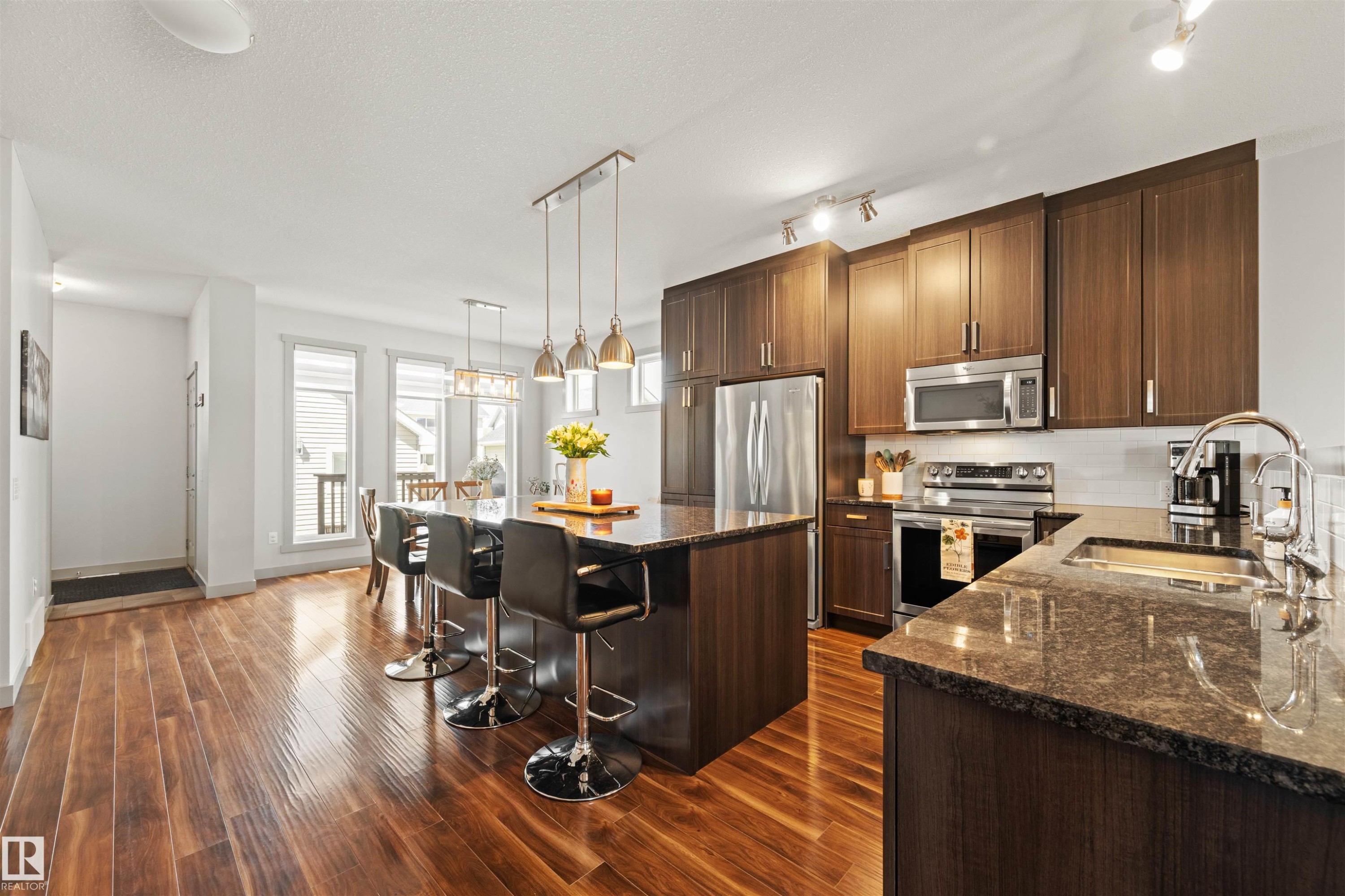 16460 15 Avenue, Edmonton, AB - Indoor Photo Showing Kitchen With Double Sink With Upgraded Kitchen