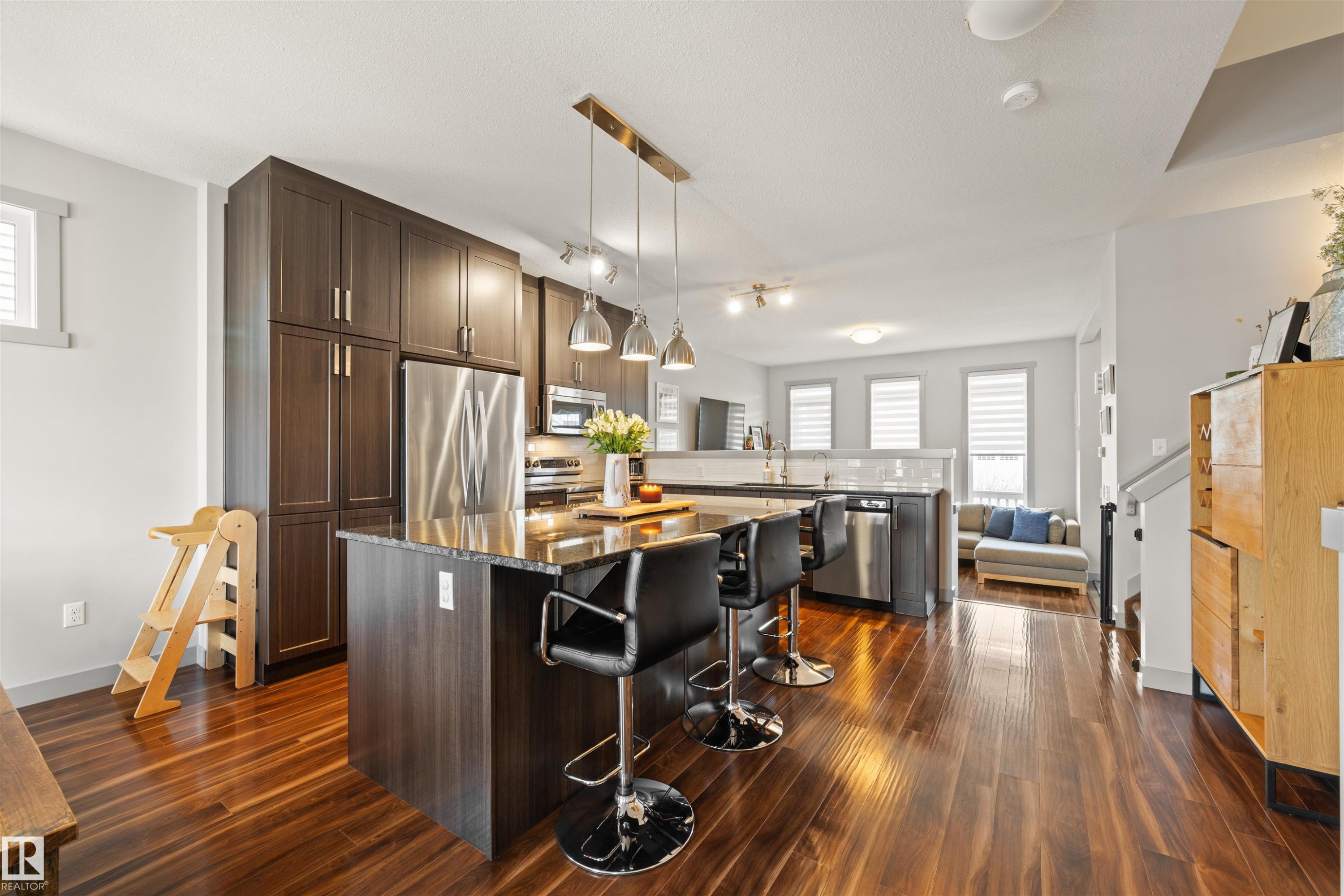 16460 15 Avenue, Edmonton, AB - Indoor Photo Showing Kitchen With Upgraded Kitchen