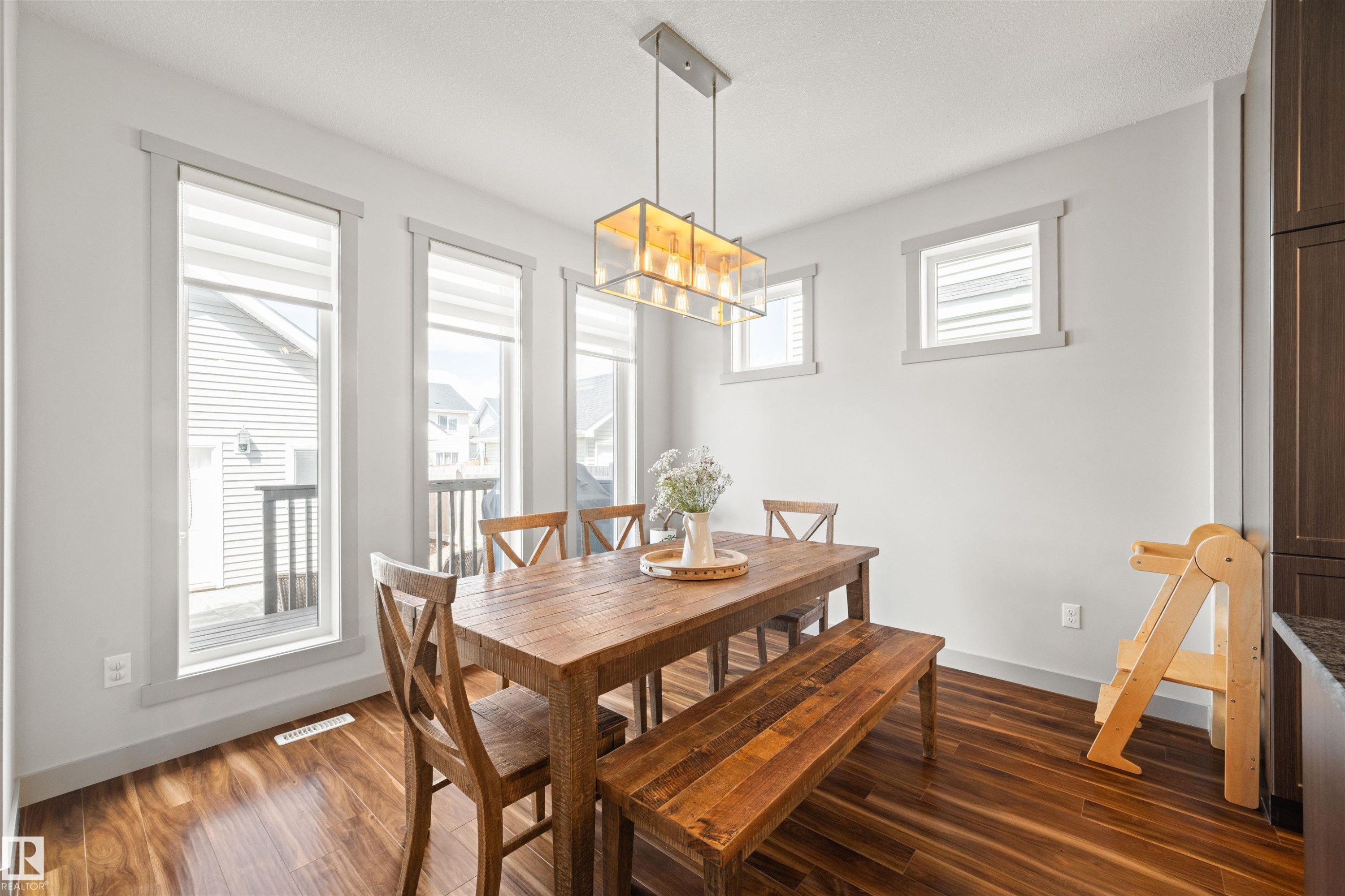 16460 15 Avenue, Edmonton, AB - Indoor Photo Showing Dining Room