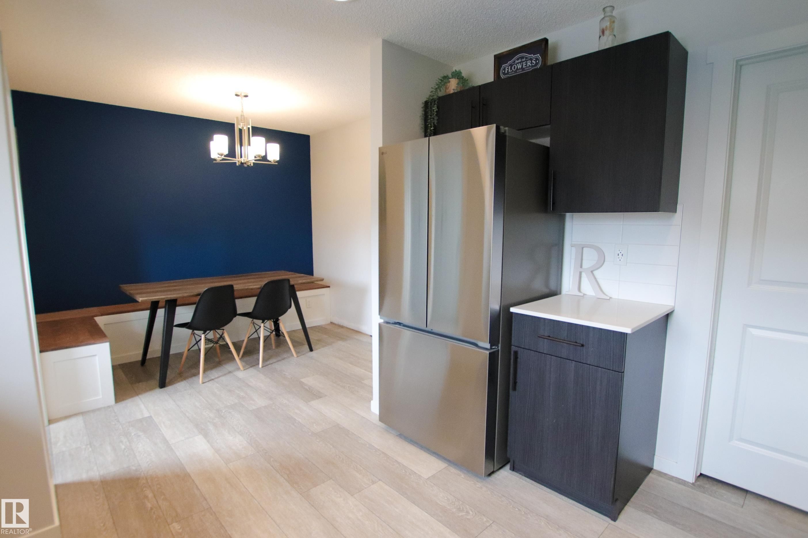 2509 14 Avenue, Edmonton, AB - Indoor Photo Showing Kitchen