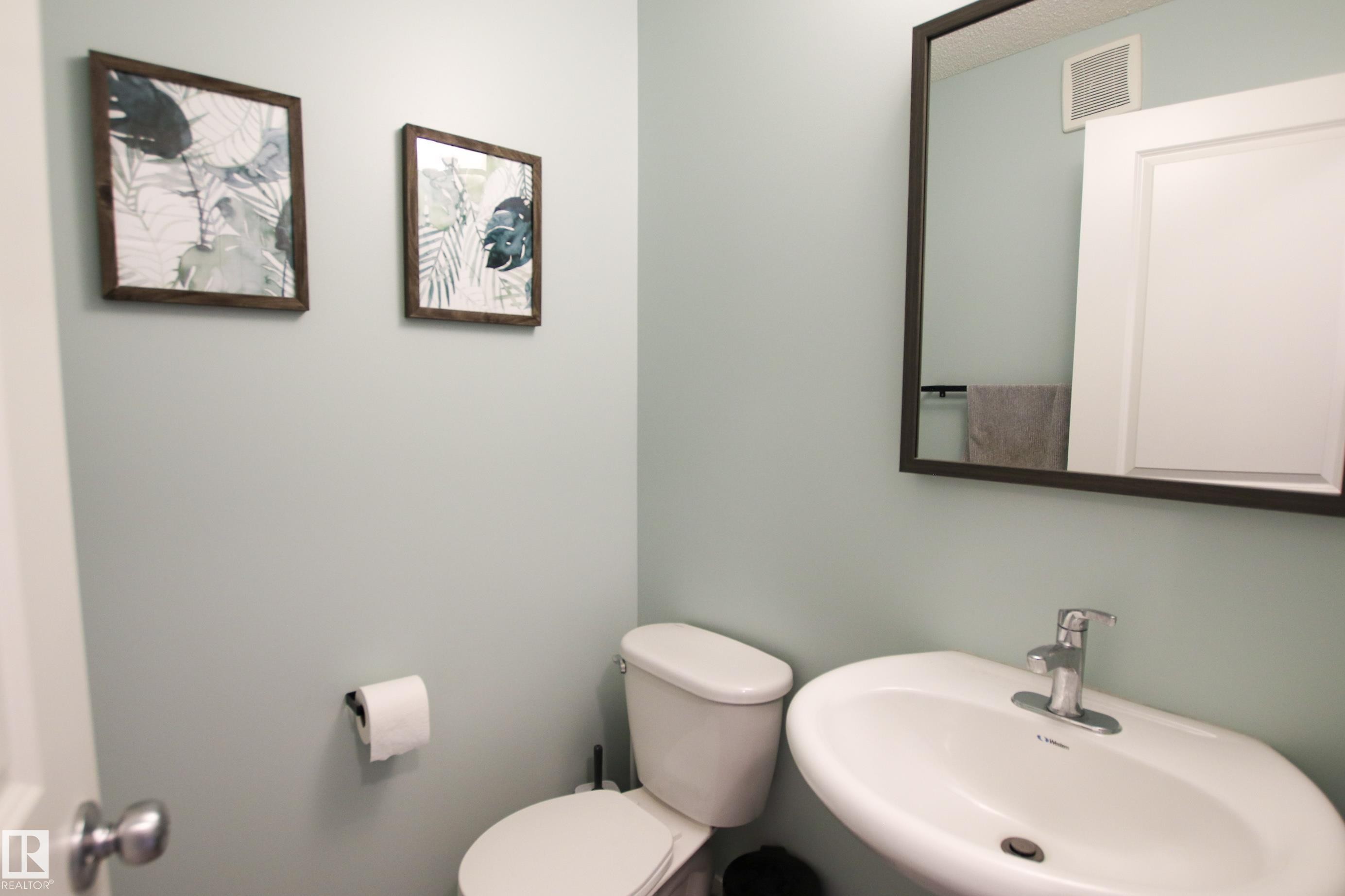 2509 14 Avenue, Edmonton, AB - Indoor Photo Showing Bathroom