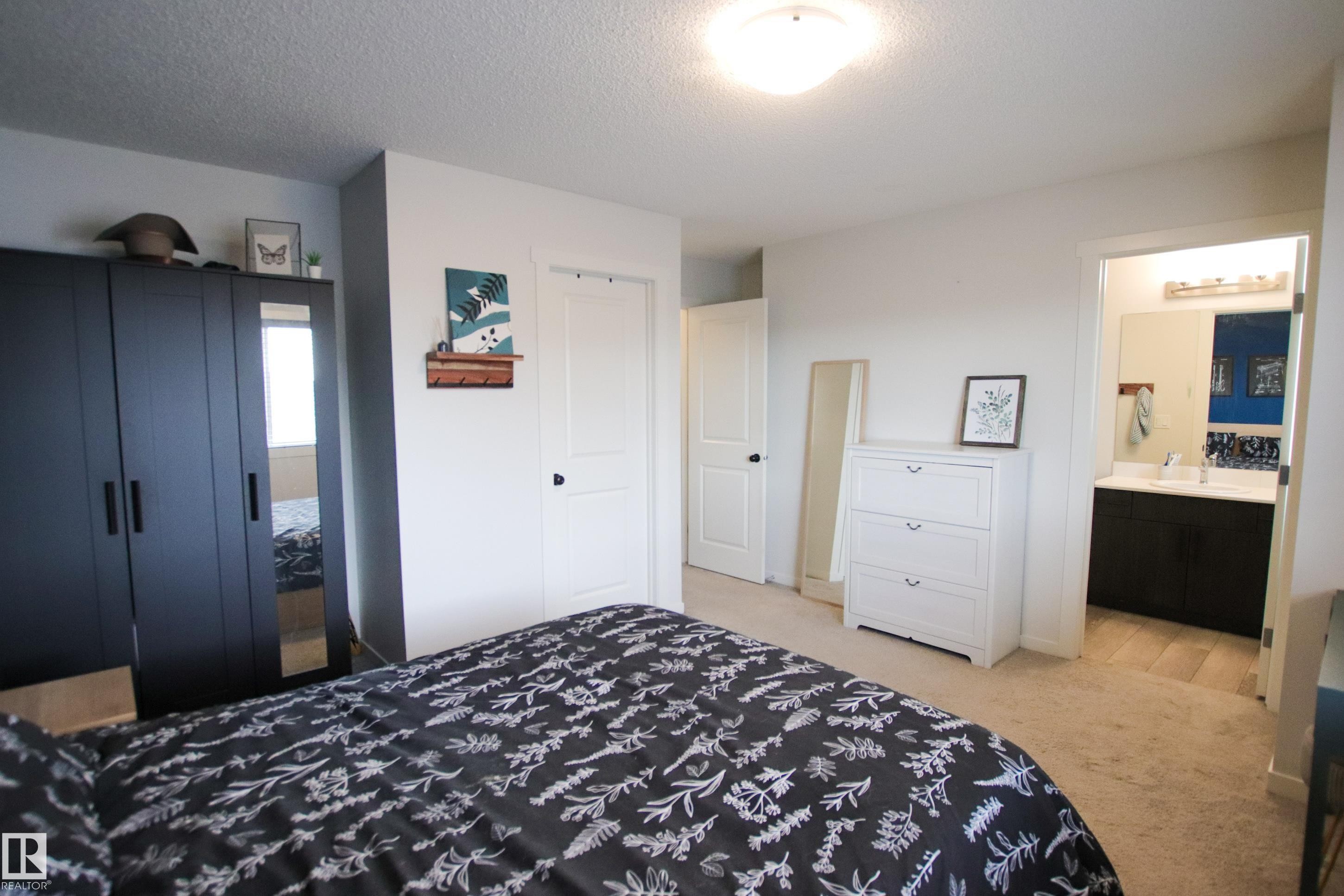 2509 14 Avenue, Edmonton, AB - Indoor Photo Showing Bedroom