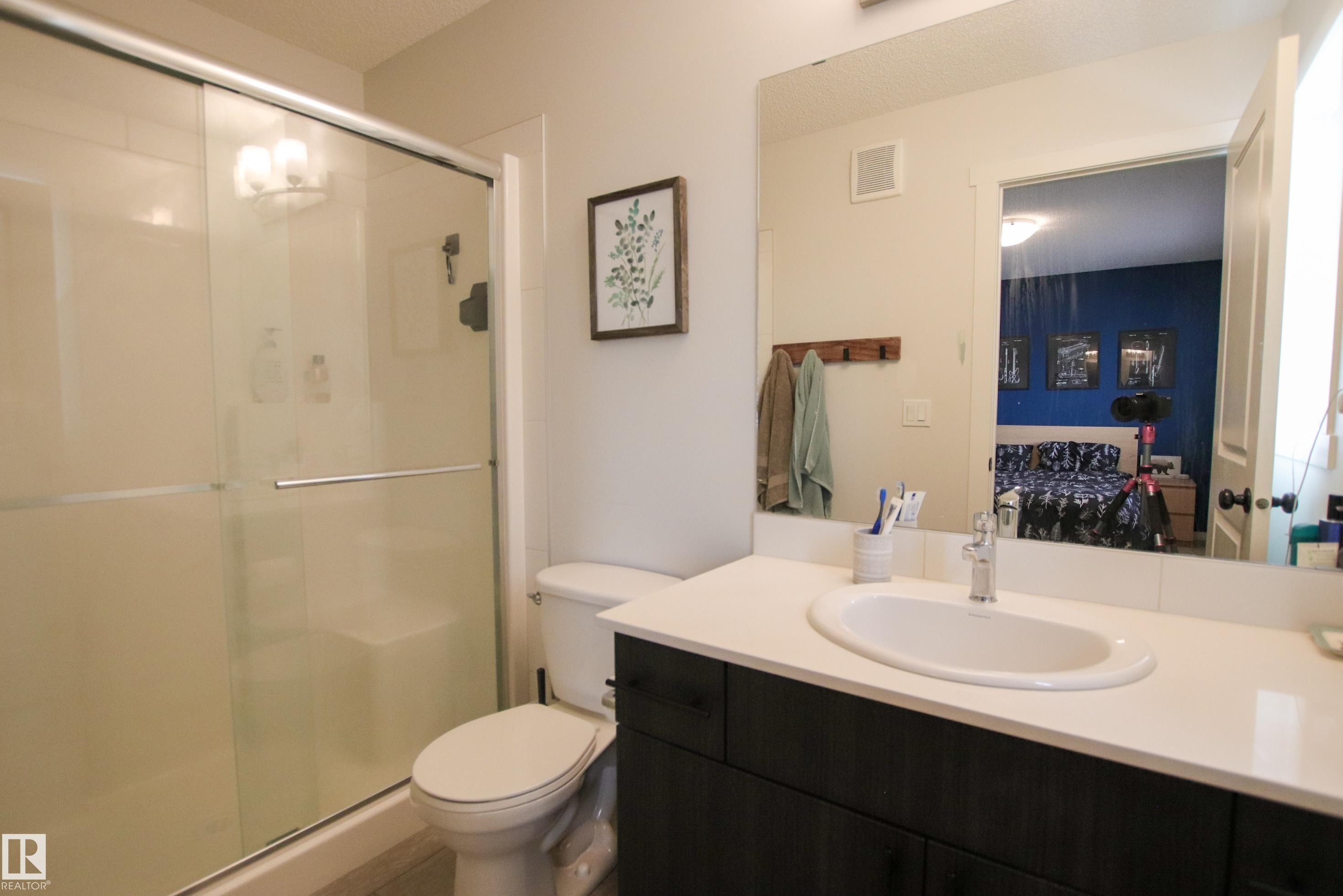 2509 14 Avenue, Edmonton, AB - Indoor Photo Showing Bathroom