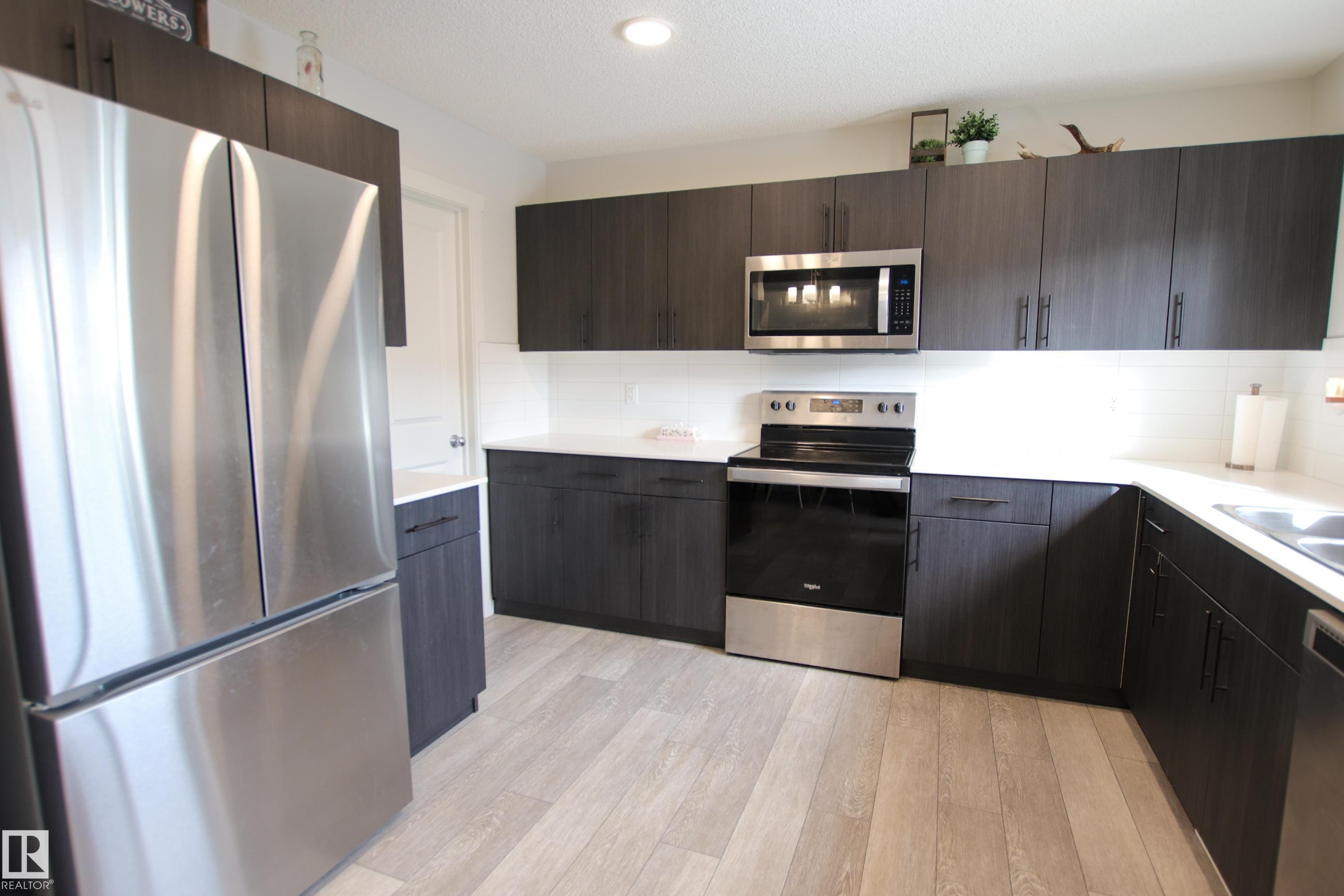 2509 14 Avenue, Edmonton, AB - Indoor Photo Showing Kitchen