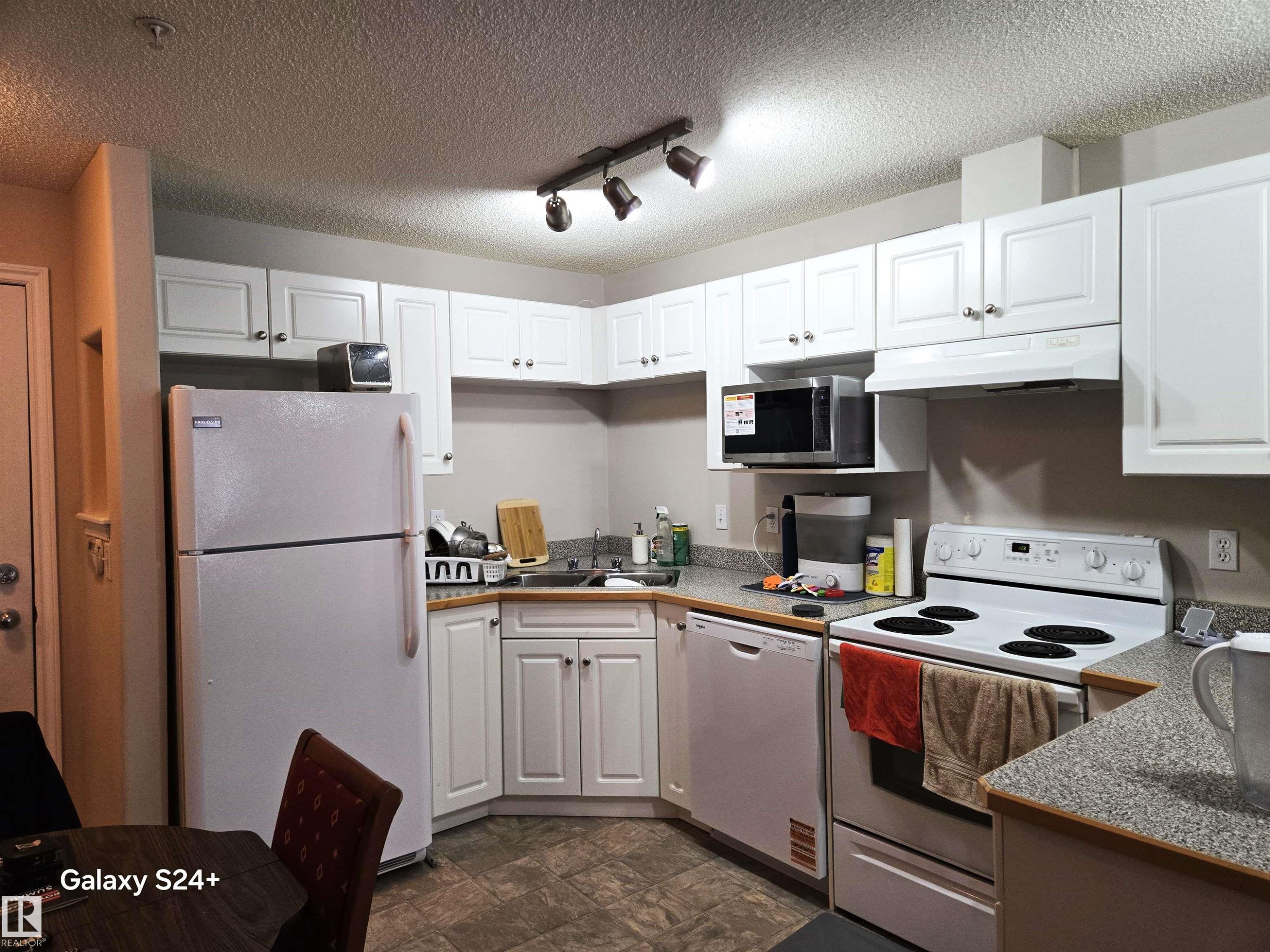 302 151 Edwards Dr, Edmonton, AB - Indoor Photo Showing Kitchen With Double Sink