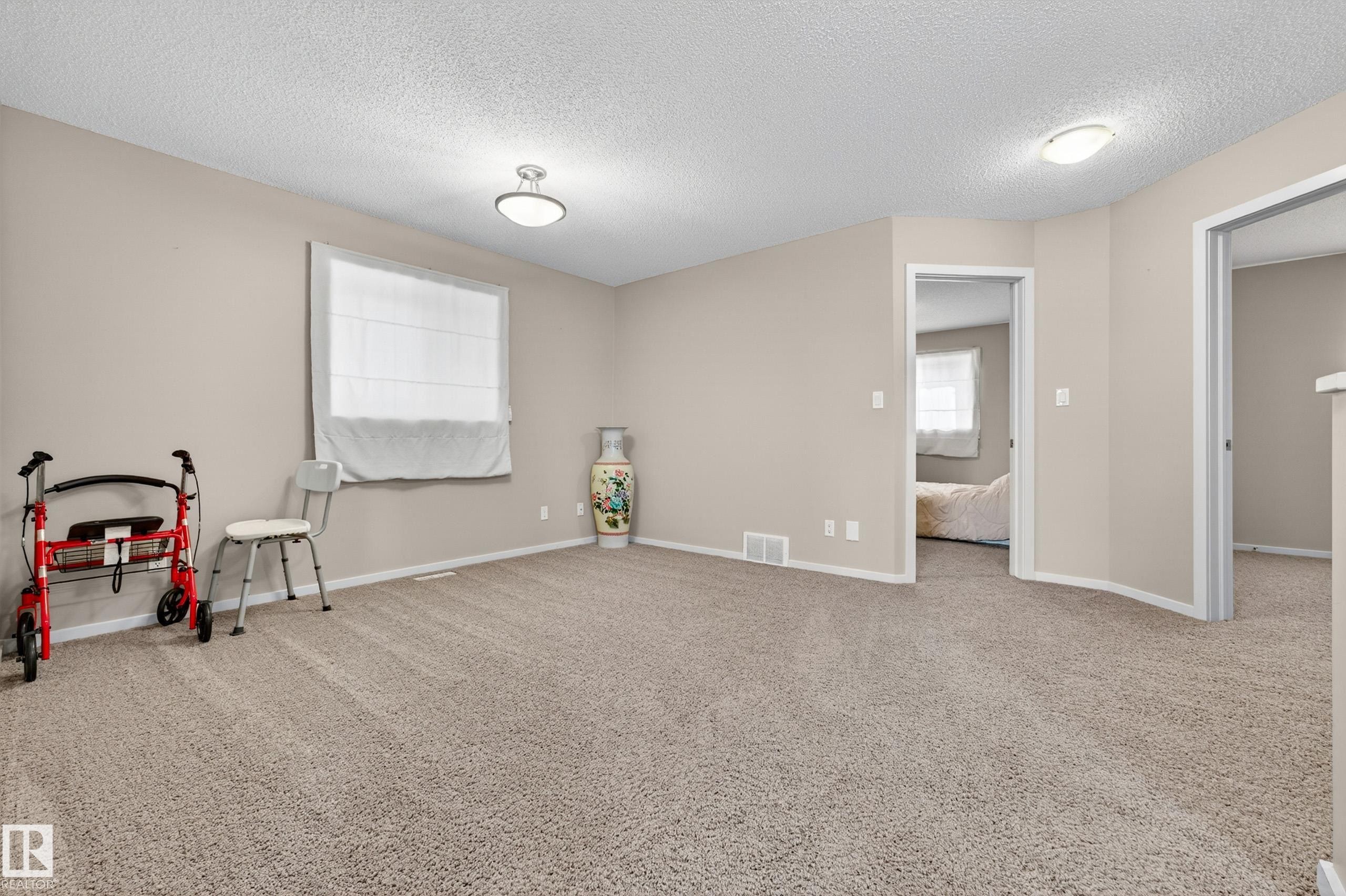 22055 95 Avenue Nw, Edmonton, AB - Indoor