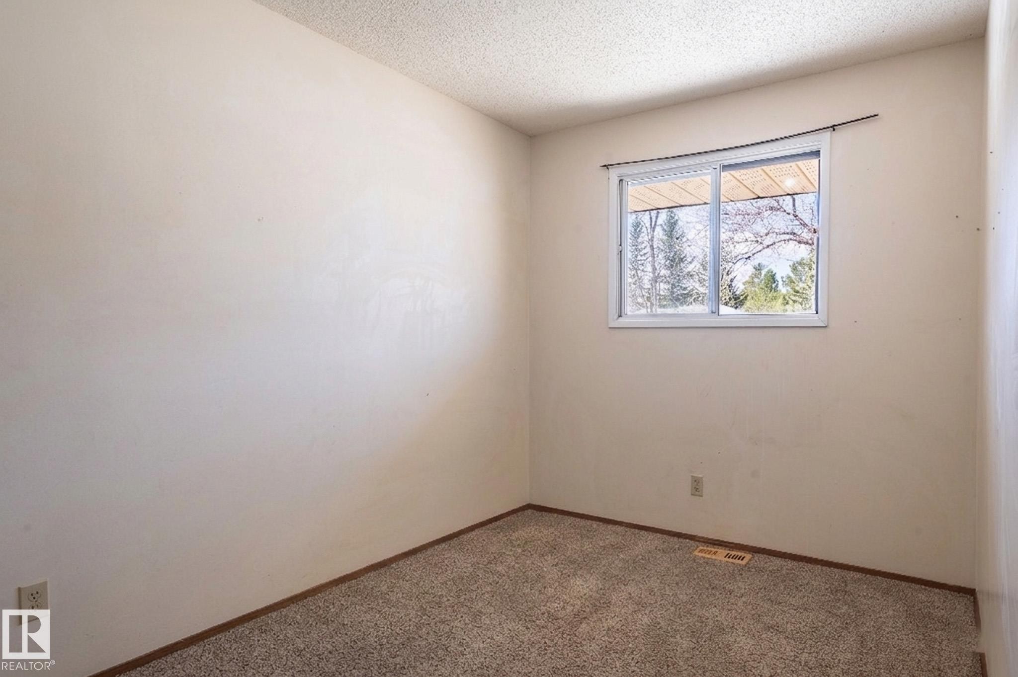 34 Abbey Crescent, St. Albert, AB - Indoor Photo Showing Other Room