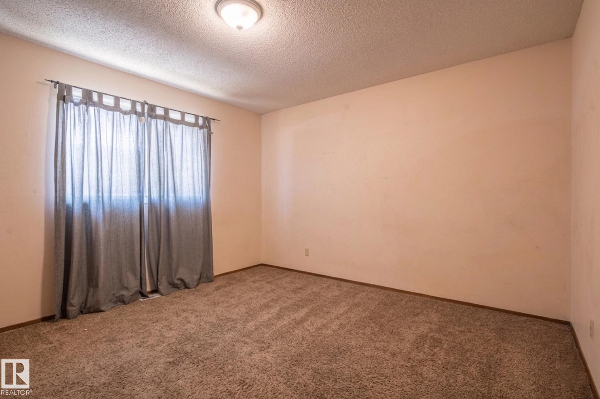 34 Abbey Crescent, St. Albert, AB - Indoor Photo Showing Other Room