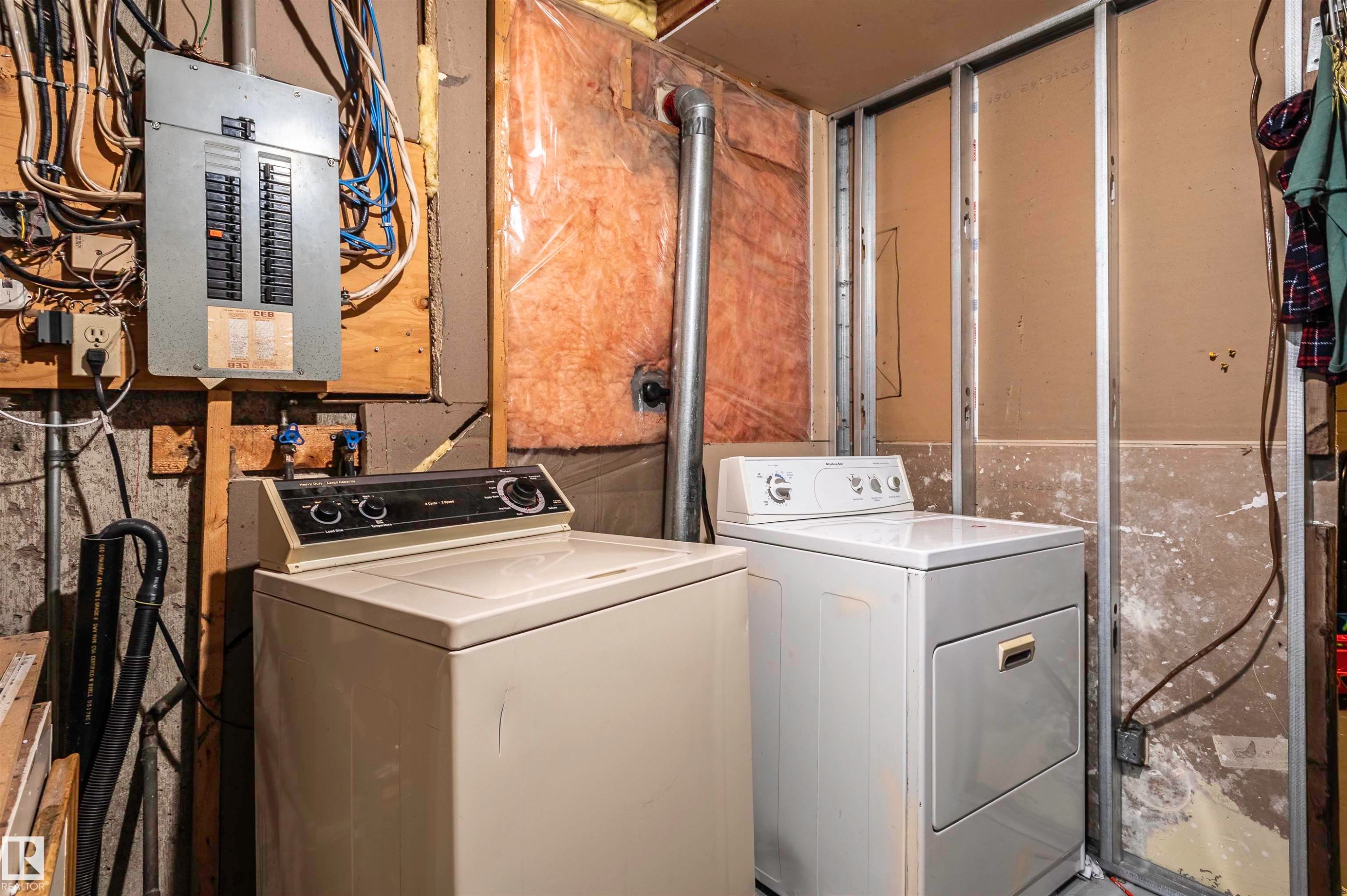 34 Abbey Crescent, St. Albert, AB - Indoor Photo Showing Laundry Room