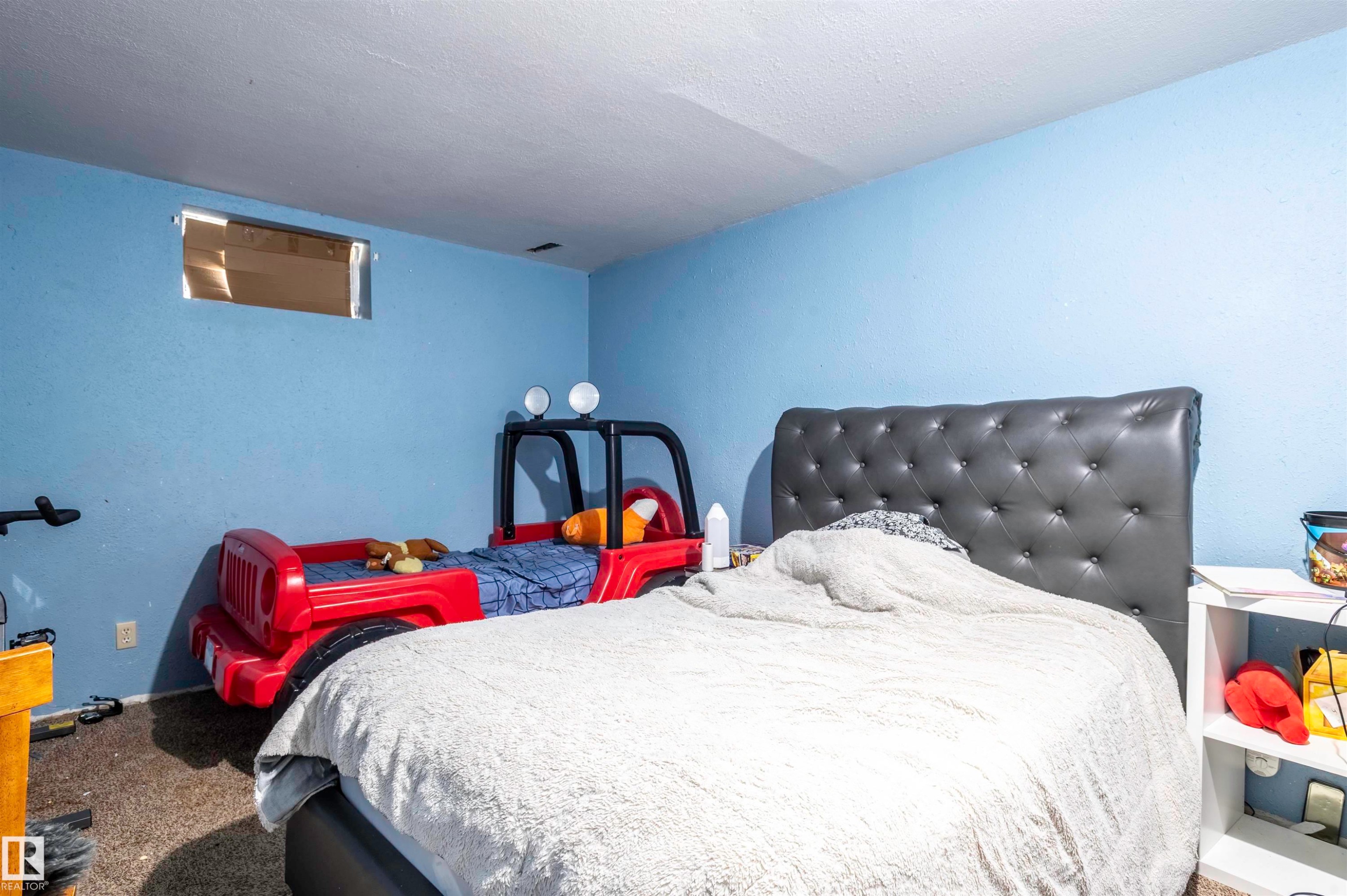 34 Abbey Crescent, St. Albert, AB - Indoor Photo Showing Bedroom
