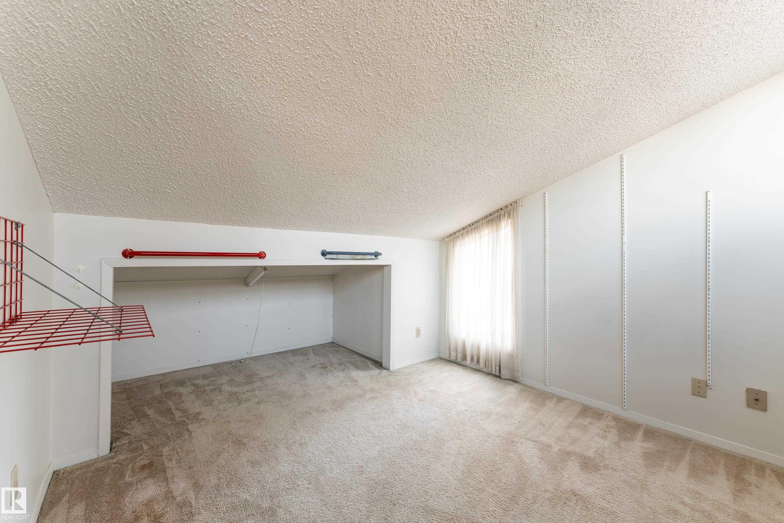 11120 83 Avenue, Edmonton, AB - Indoor Photo Showing Other Room