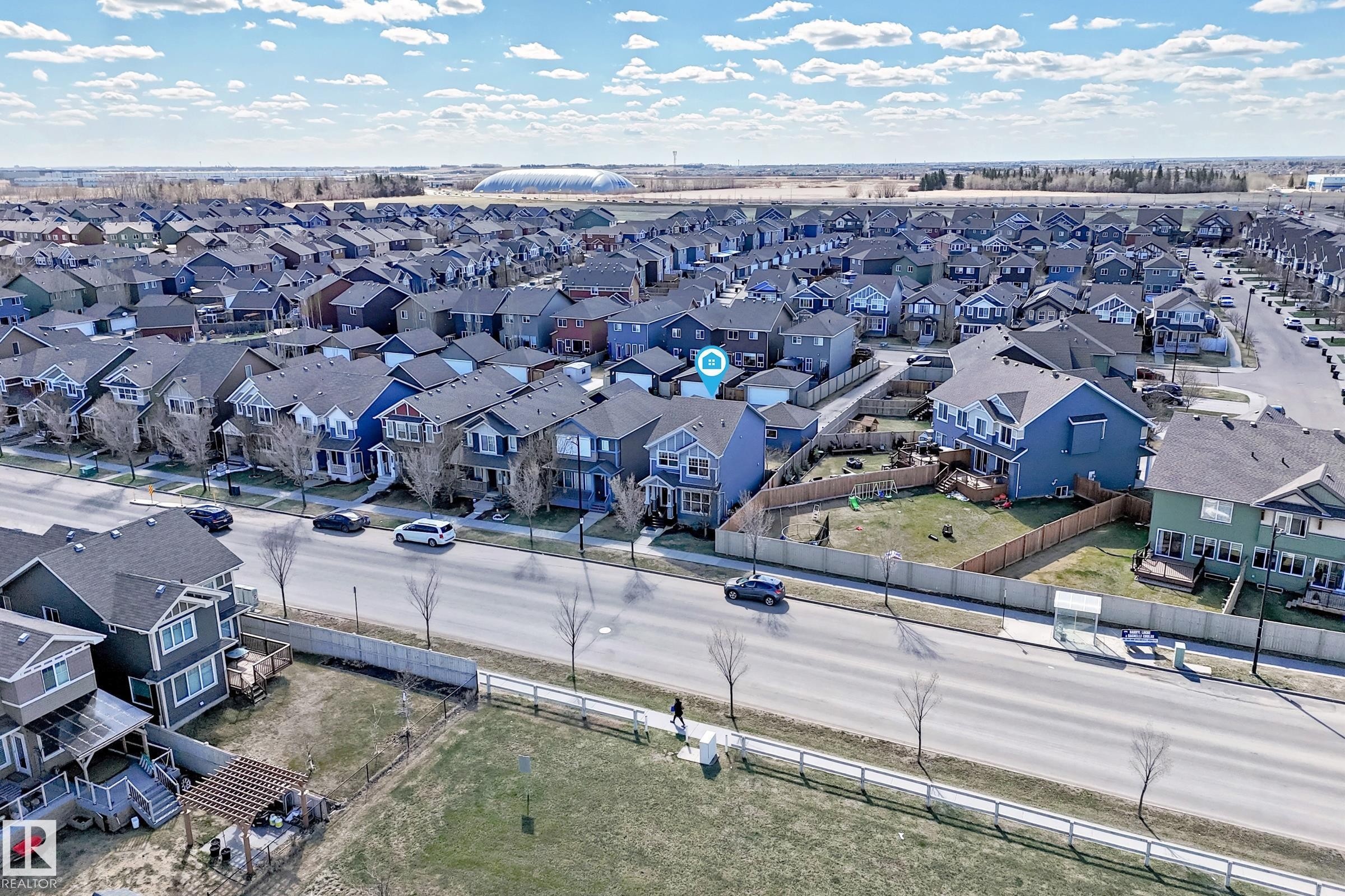 Aerial perspective showcasing a residential neighborhood with diverse housing styles - 5020 Orchards Gate, Edmonton, AB - Outdoor With View