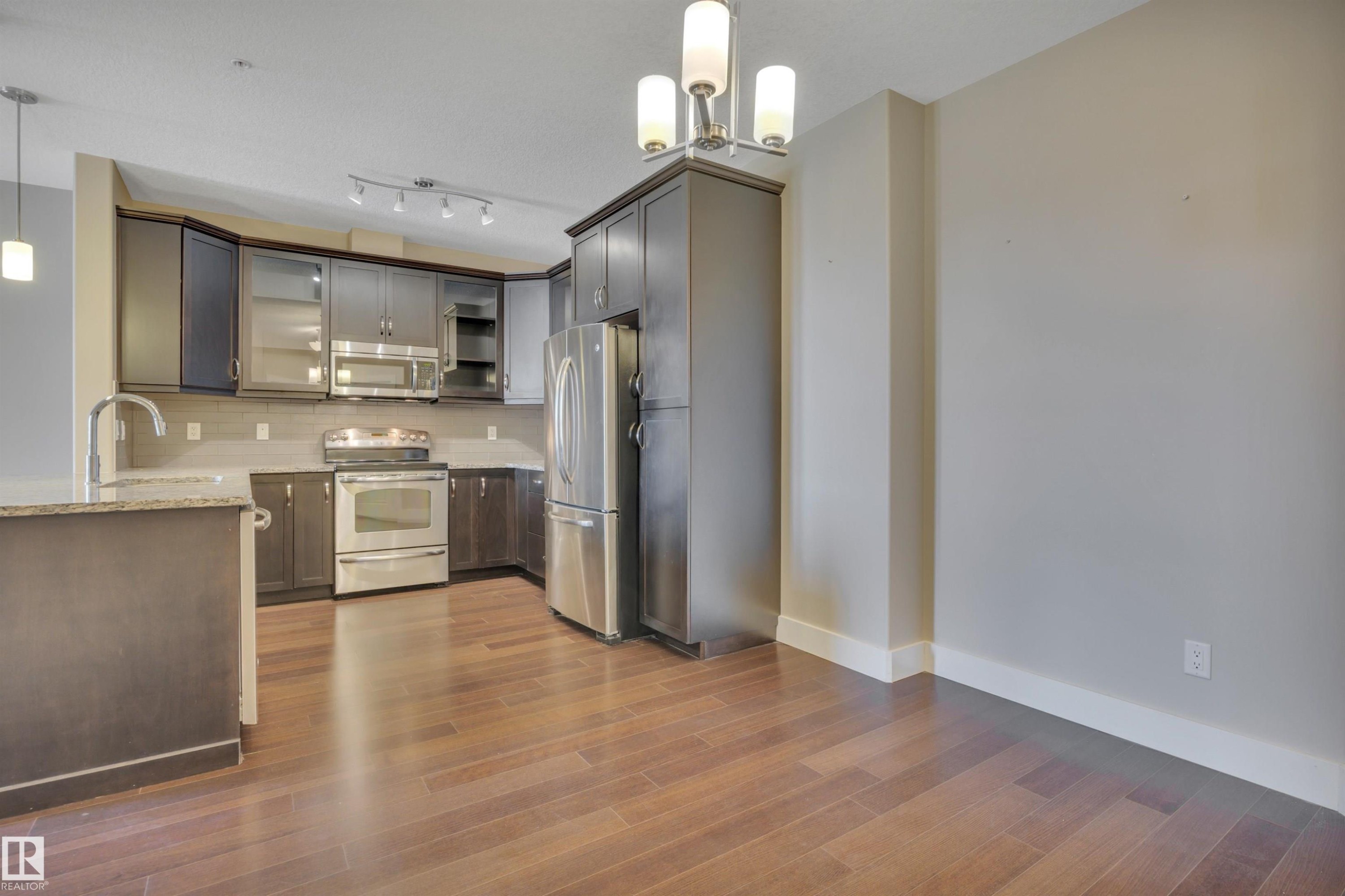 243 6079 Maynard Way, Edmonton, AB - Indoor Photo Showing Kitchen