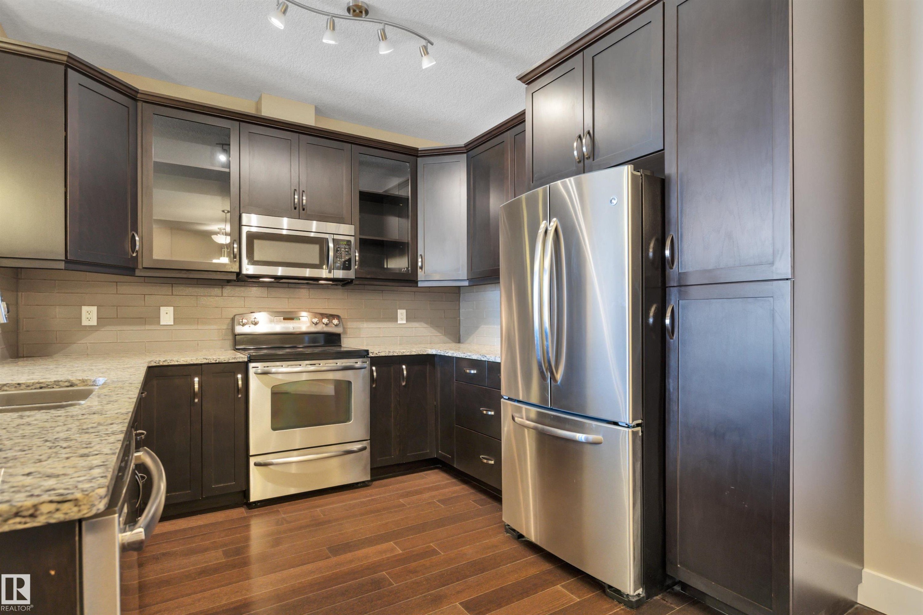 243 6079 Maynard Way, Edmonton, AB - Indoor Photo Showing Kitchen