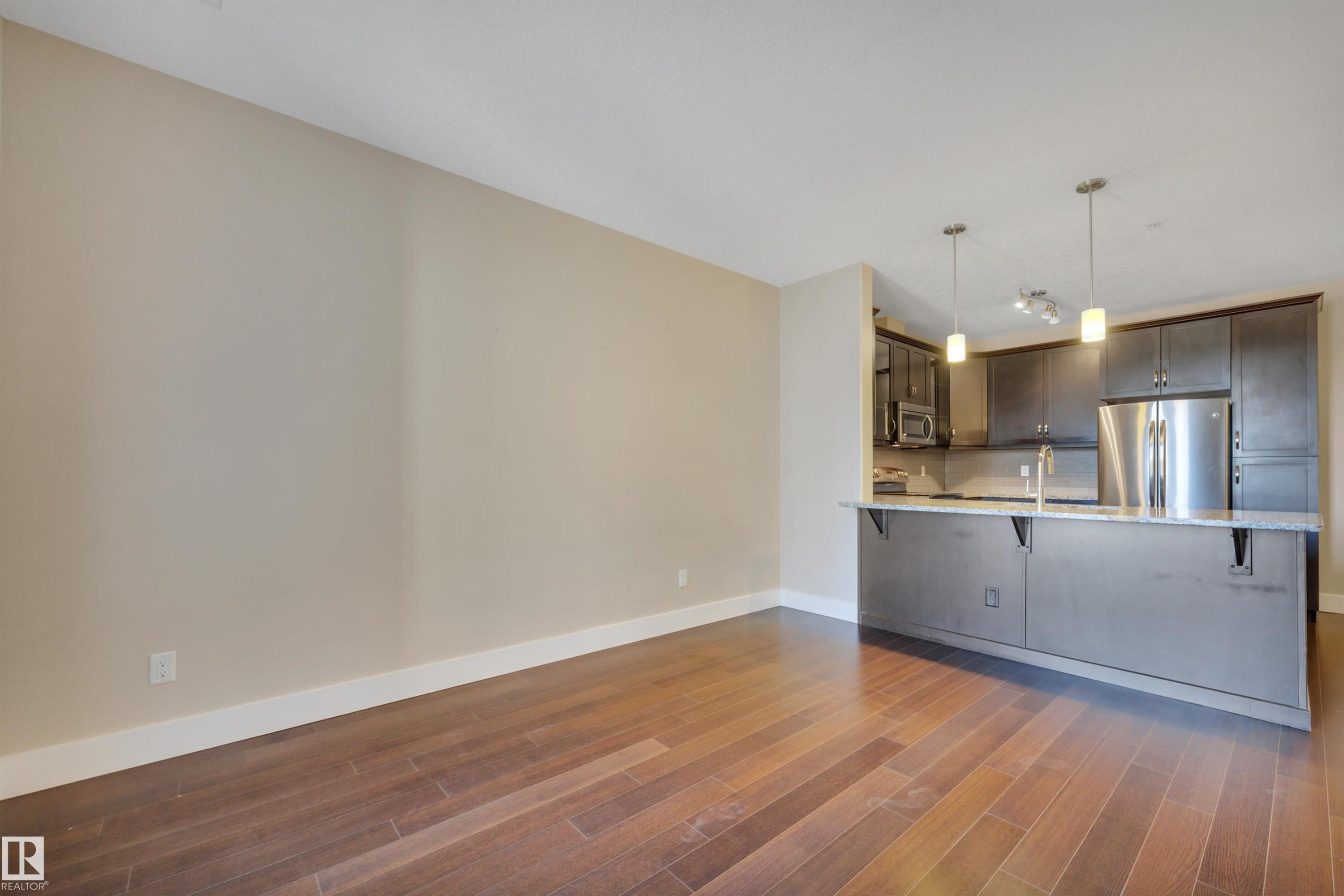 243 6079 Maynard Way, Edmonton, AB - Indoor Photo Showing Kitchen