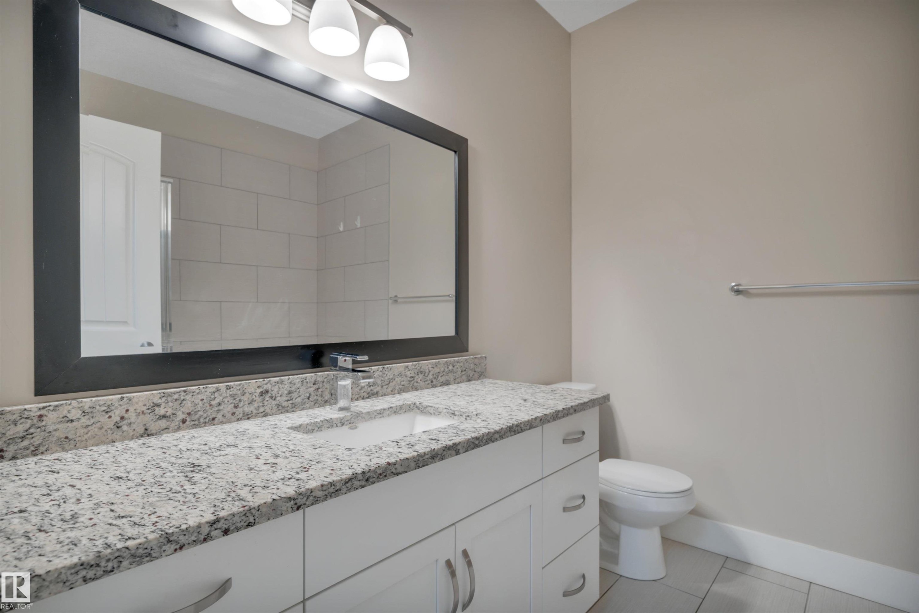 243 6079 Maynard Way, Edmonton, AB - Indoor Photo Showing Bathroom