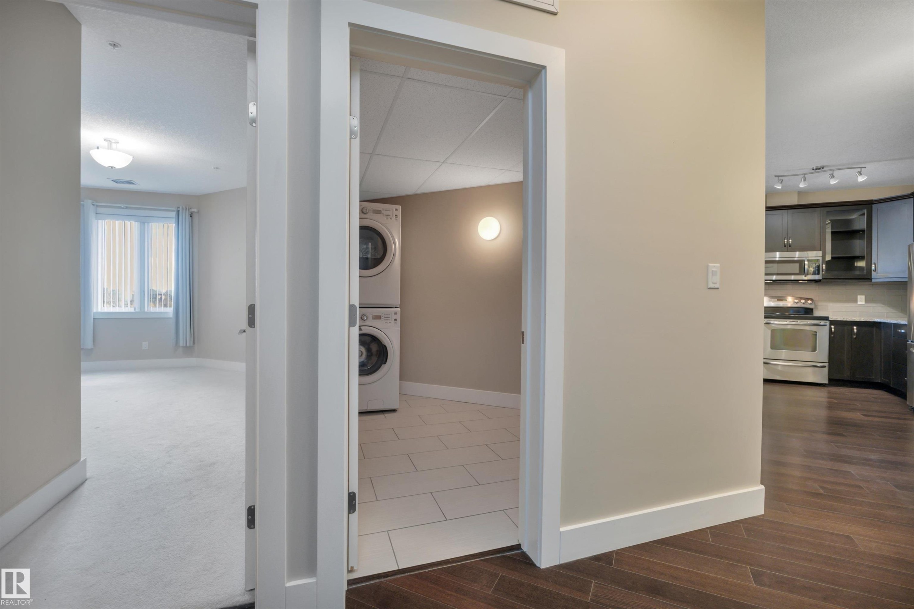 243 6079 Maynard Way, Edmonton, AB - Indoor
