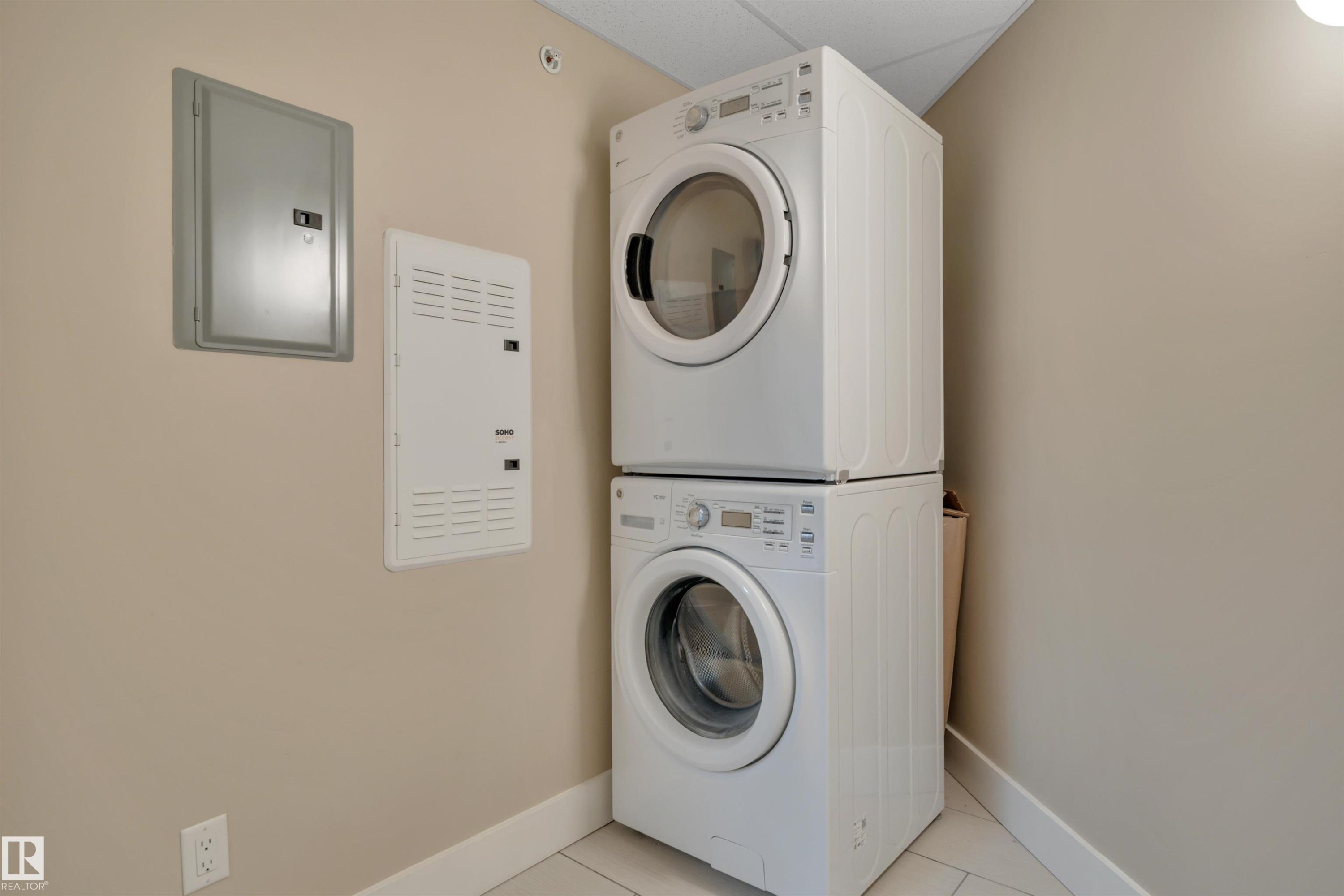 243 6079 Maynard Way, Edmonton, AB - Indoor Photo Showing Laundry Room