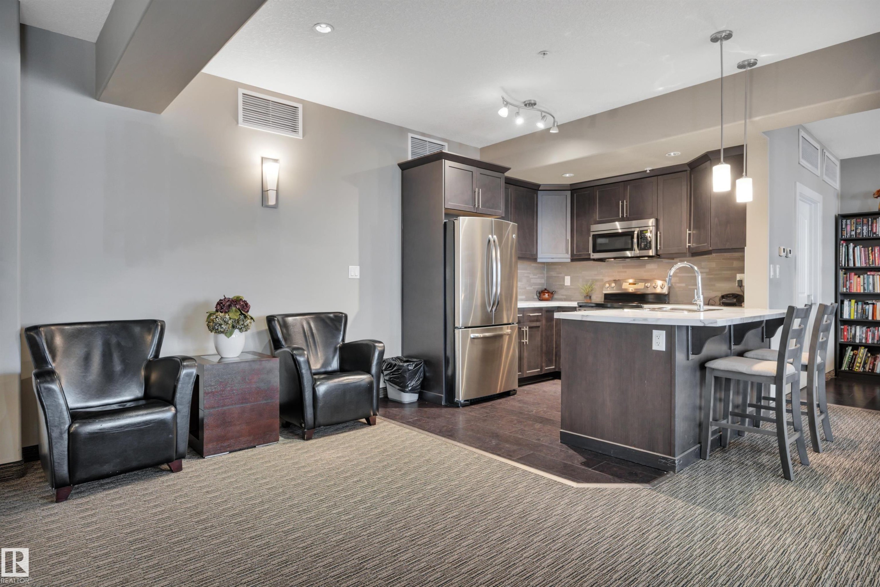 243 6079 Maynard Way, Edmonton, AB - Indoor Photo Showing Kitchen With Upgraded Kitchen