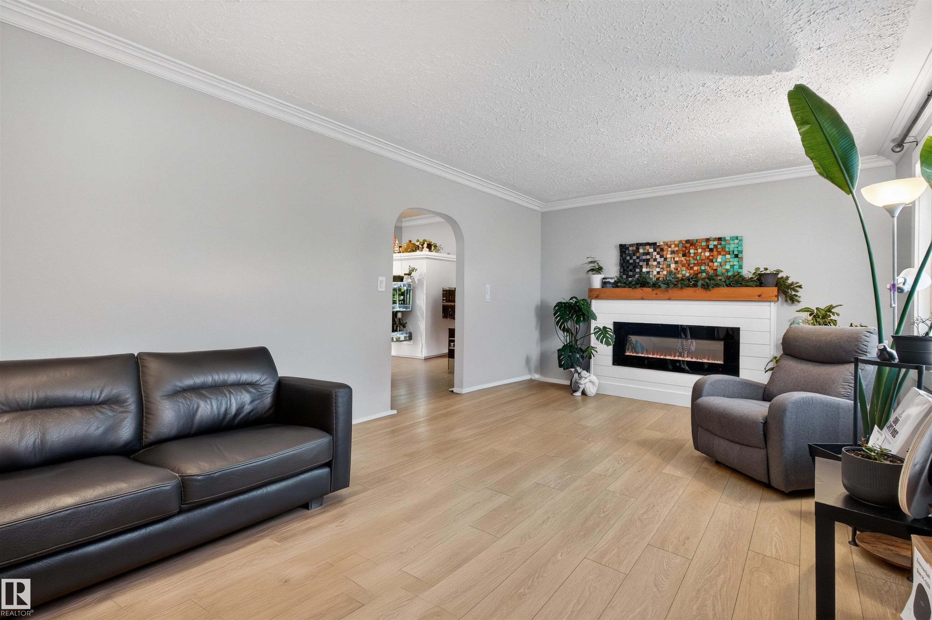 16 Mural Crescent, St. Albert, AB - Indoor Photo Showing Living Room With Fireplace