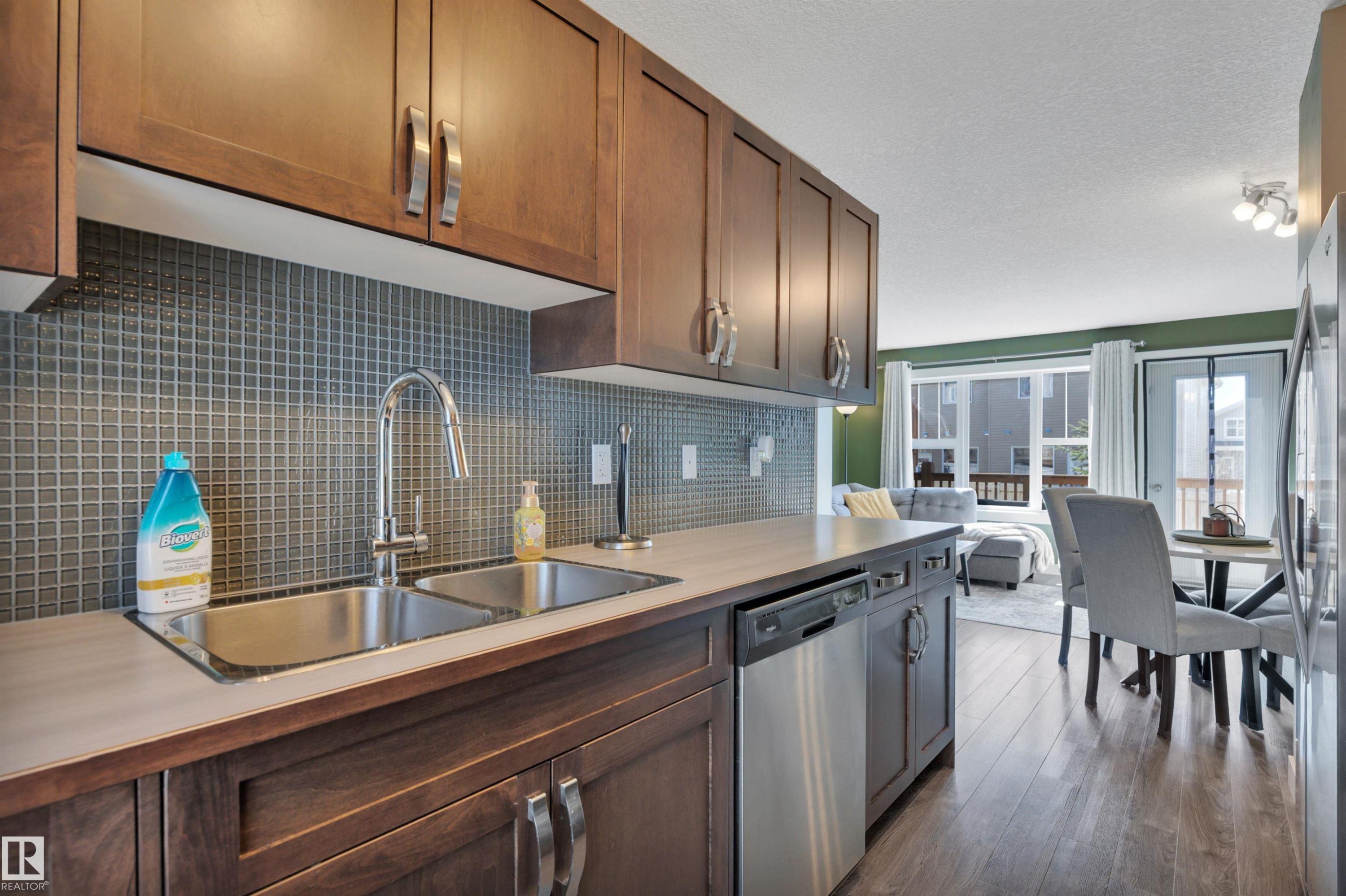 309 401 Southfork Drive, Leduc, AB - Indoor Photo Showing Kitchen With Stainless Steel Kitchen With Double Sink With Upgraded Kitchen