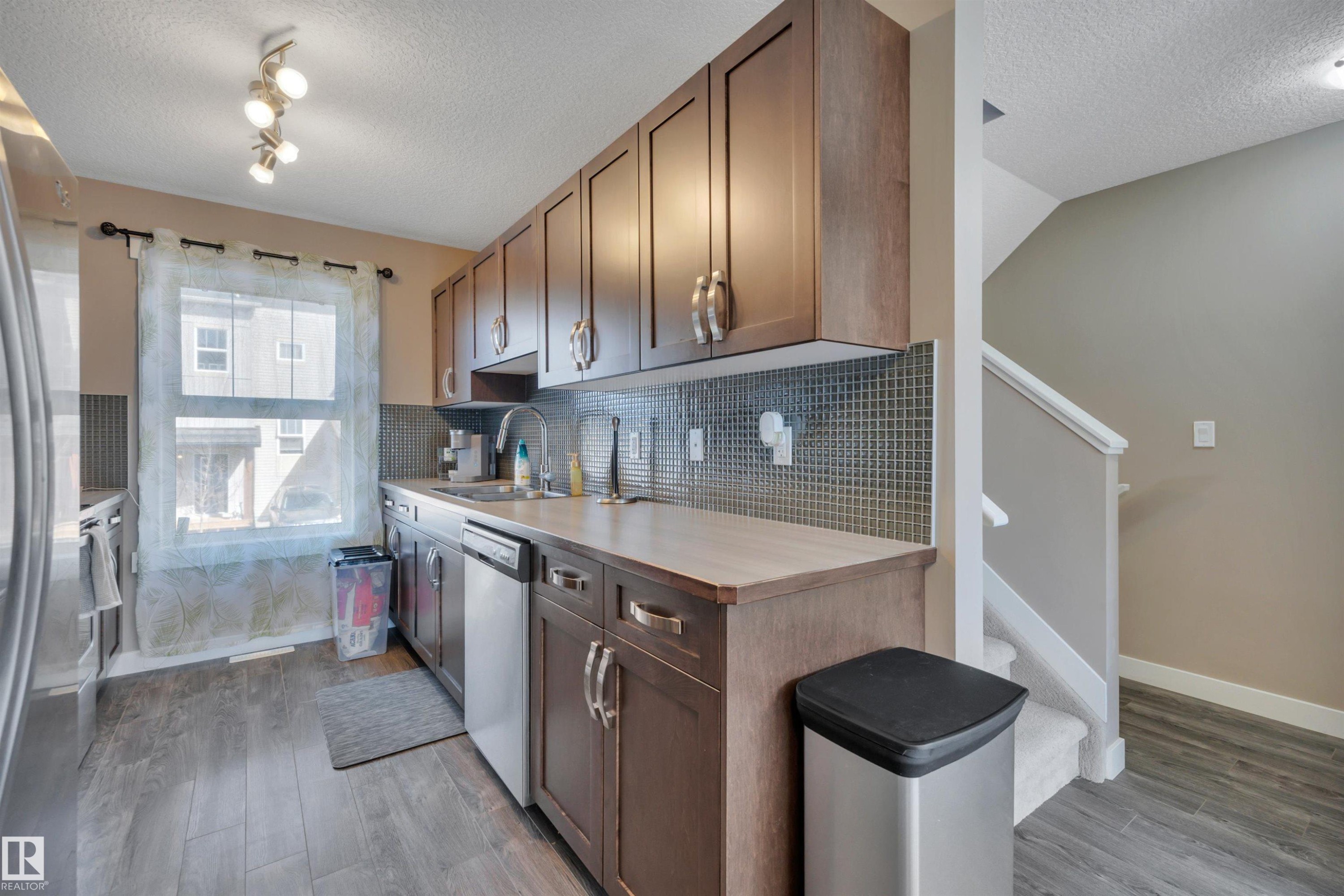 309 401 Southfork Drive, Leduc, AB - Indoor Photo Showing Kitchen