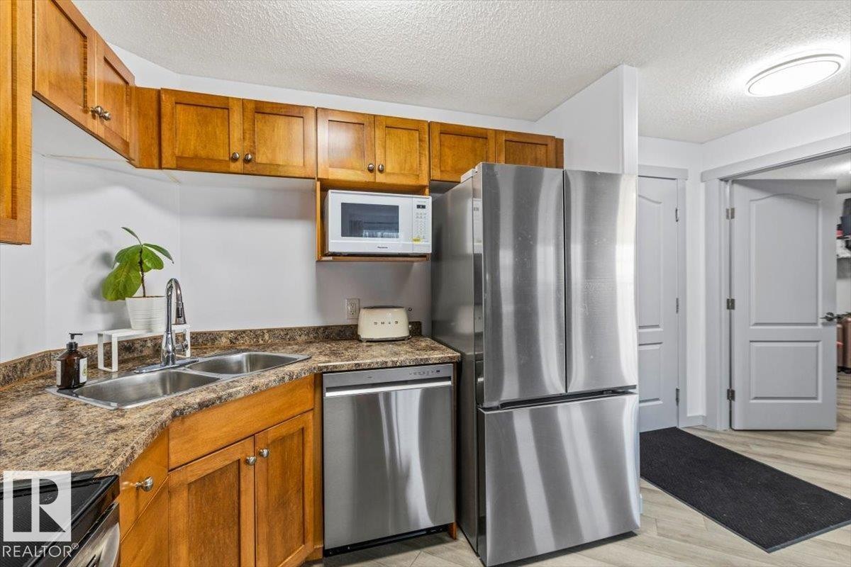 1110 330 Clareview Station Drive, Edmonton, AB - Indoor Photo Showing Kitchen With Double Sink