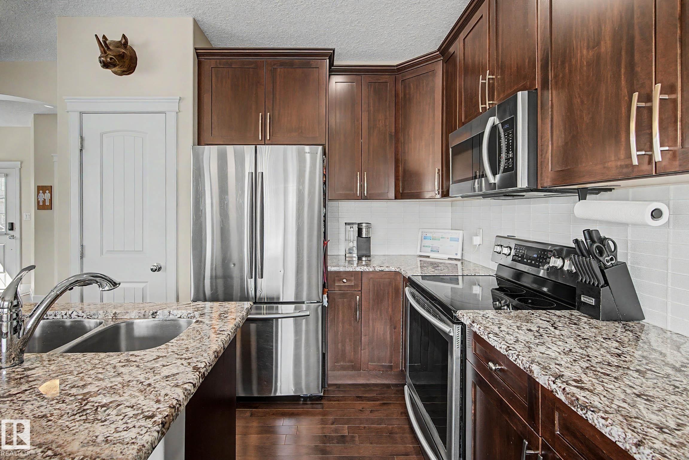 9483 227 Street, Edmonton, AB - Indoor Photo Showing Kitchen With Double Sink With Upgraded Kitchen