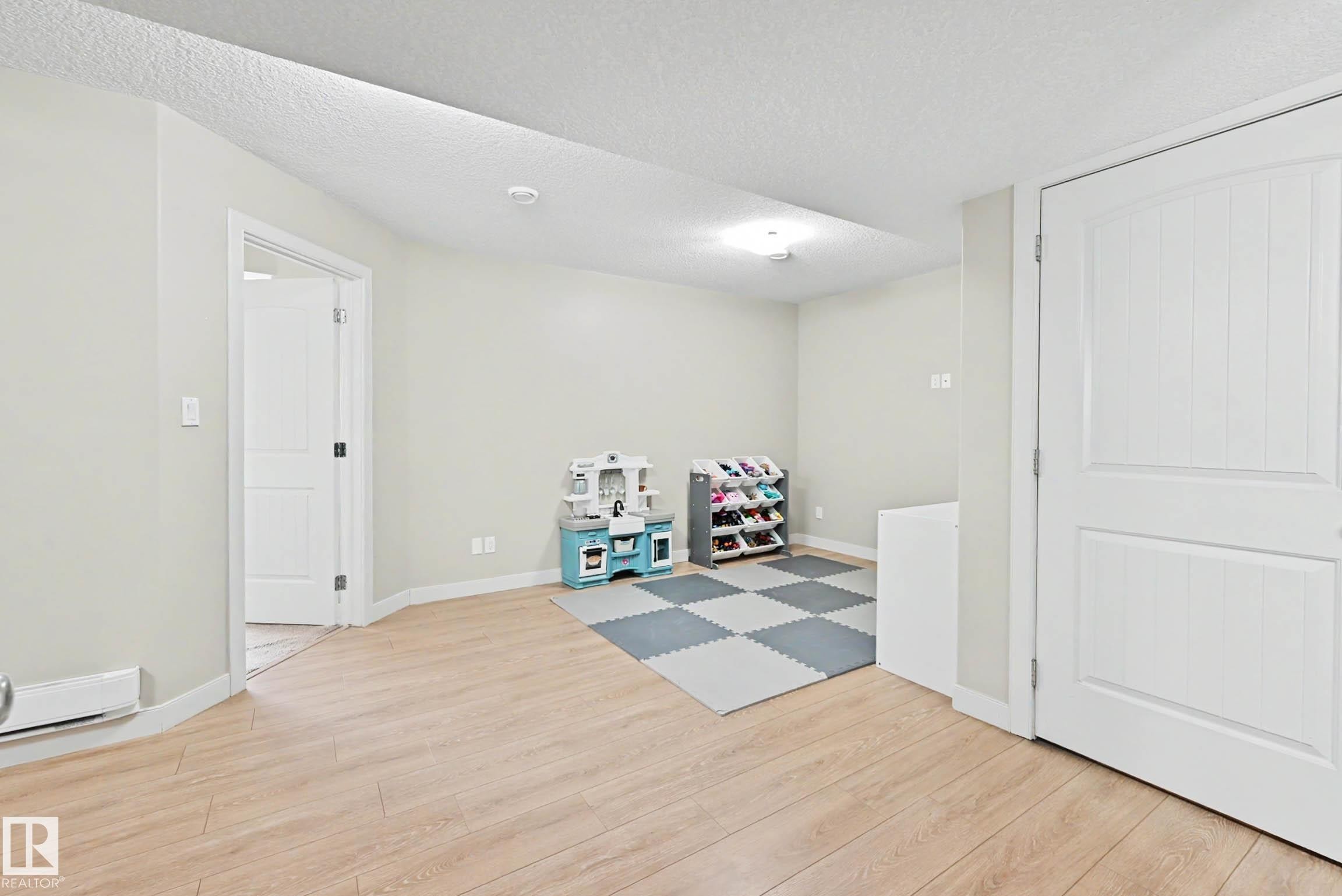 9483 227 Street, Edmonton, AB - Indoor Photo Showing Other Room