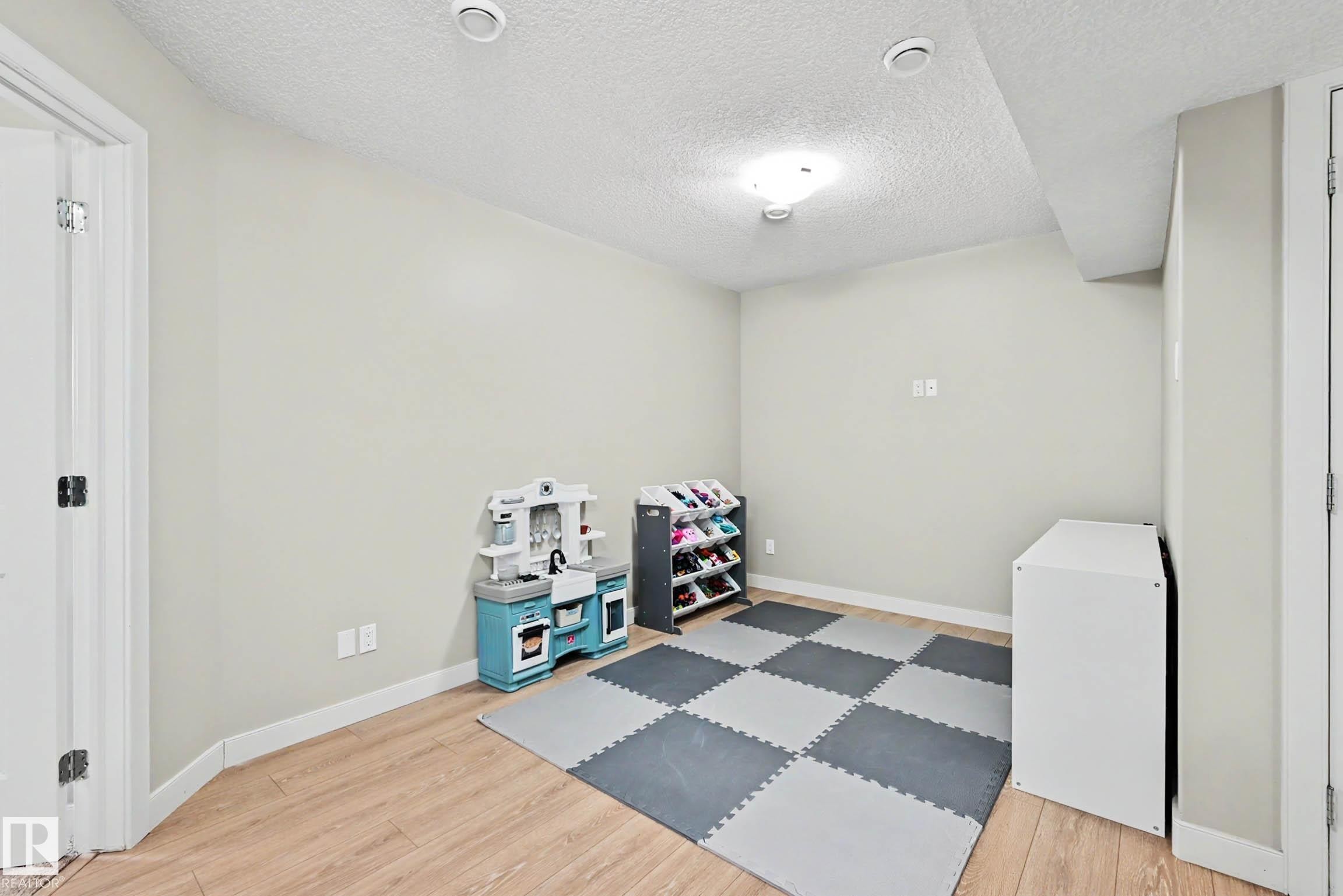 9483 227 Street, Edmonton, AB - Indoor Photo Showing Other Room