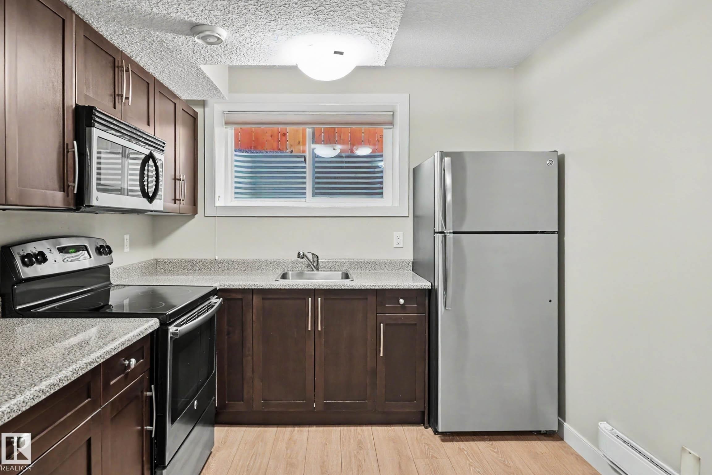 9483 227 Street, Edmonton, AB - Indoor Photo Showing Kitchen