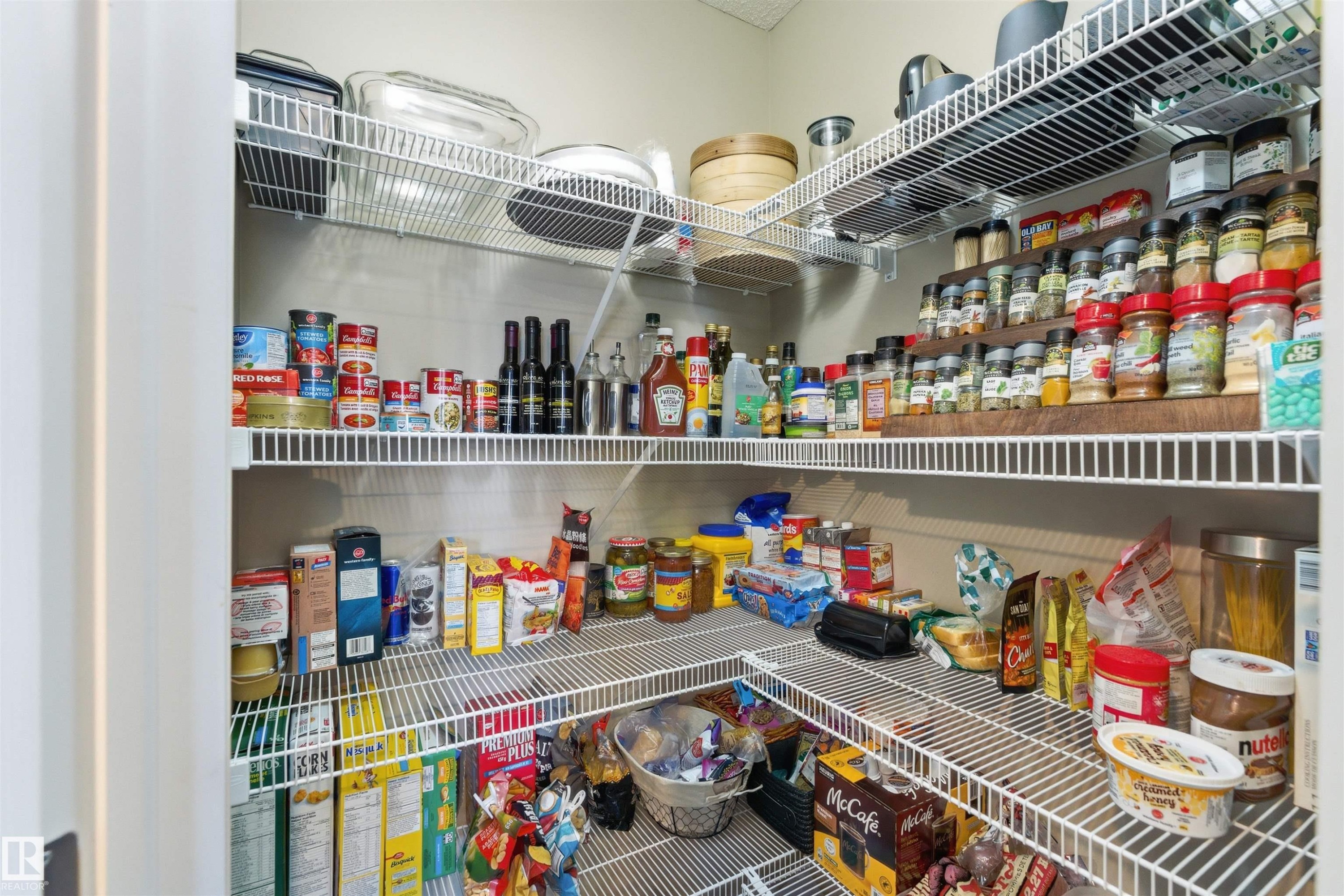 3039 Harvey Cr, Edmonton, AB - Indoor With Storage