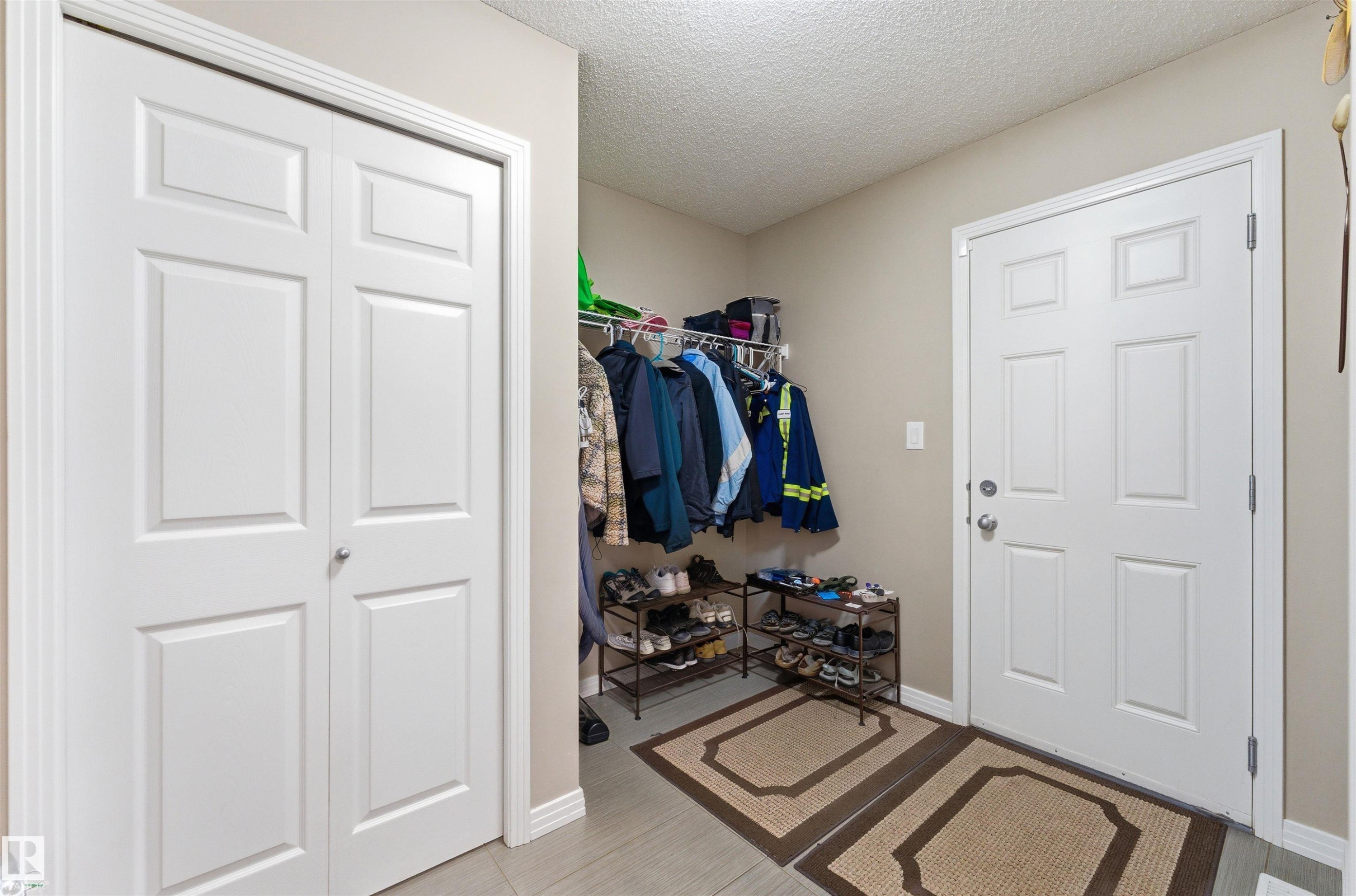 3039 Harvey Cr, Edmonton, AB - Indoor