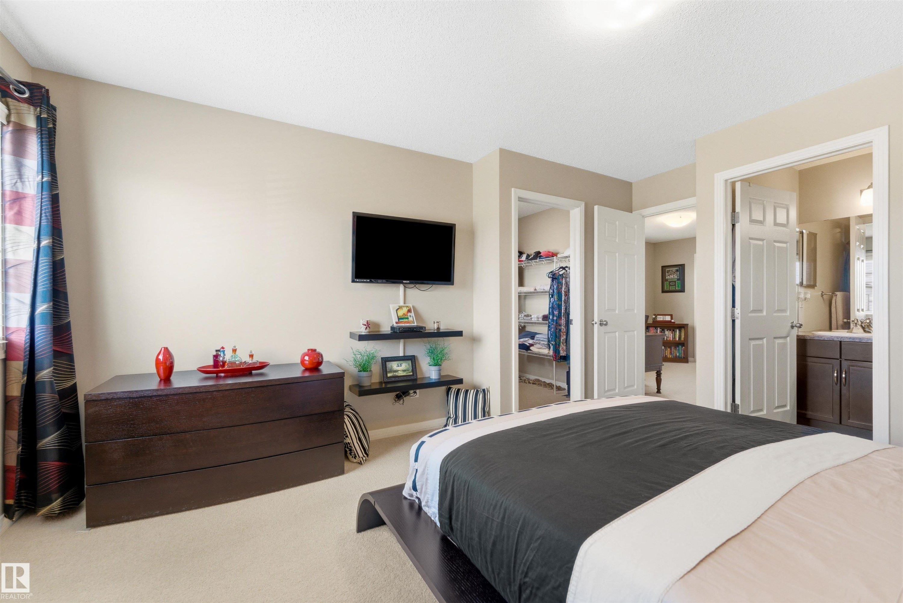 3039 Harvey Cr, Edmonton, AB - Indoor Photo Showing Bedroom