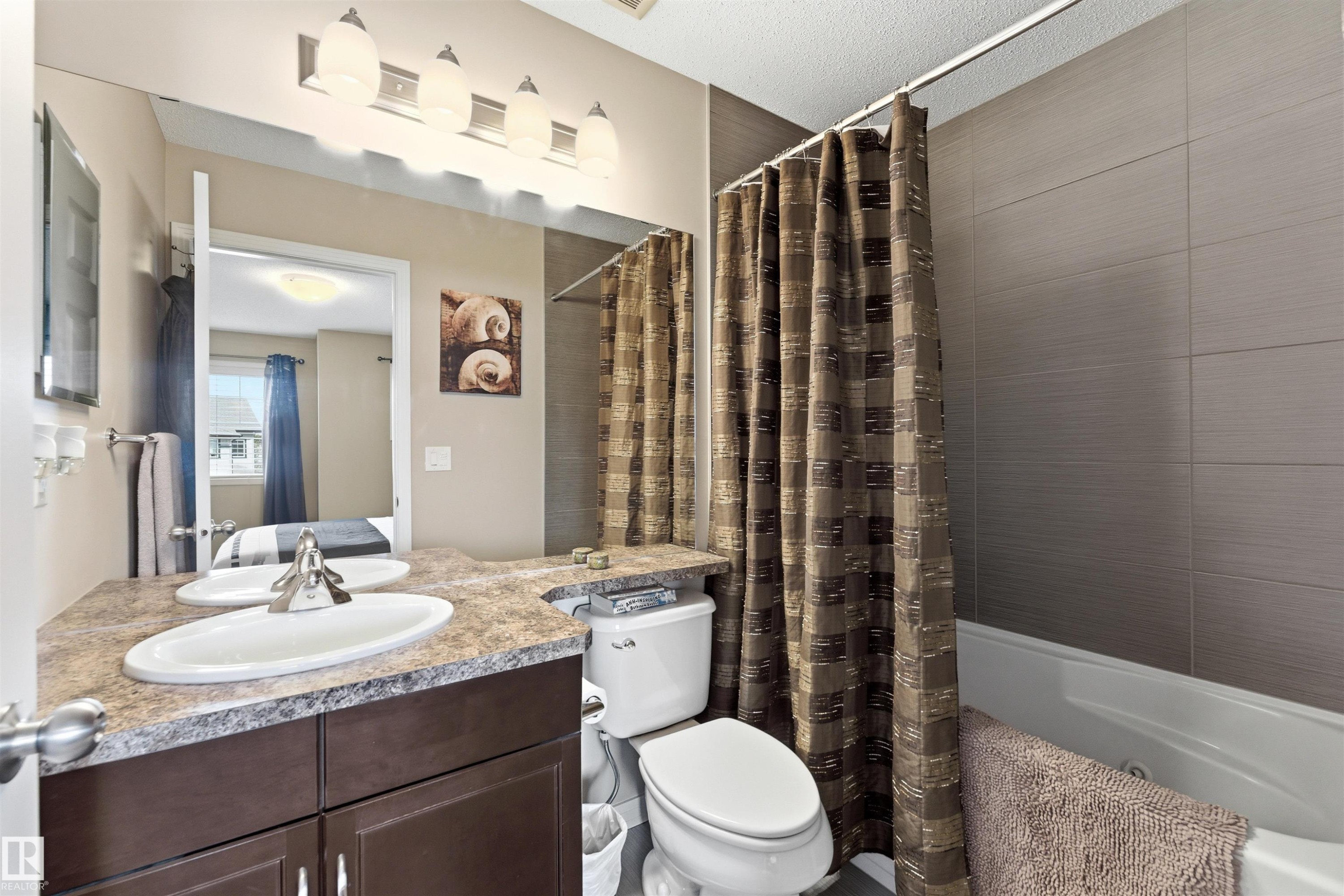 3039 Harvey Cr, Edmonton, AB - Indoor Photo Showing Bathroom