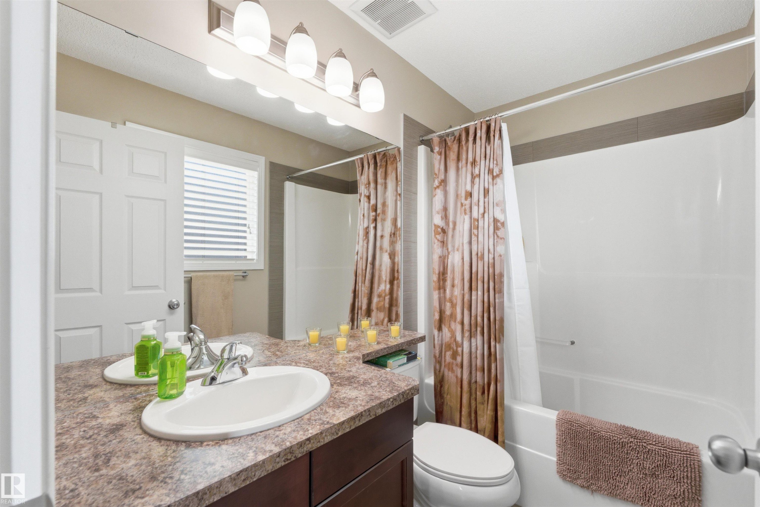 3039 Harvey Cr, Edmonton, AB - Indoor Photo Showing Bathroom