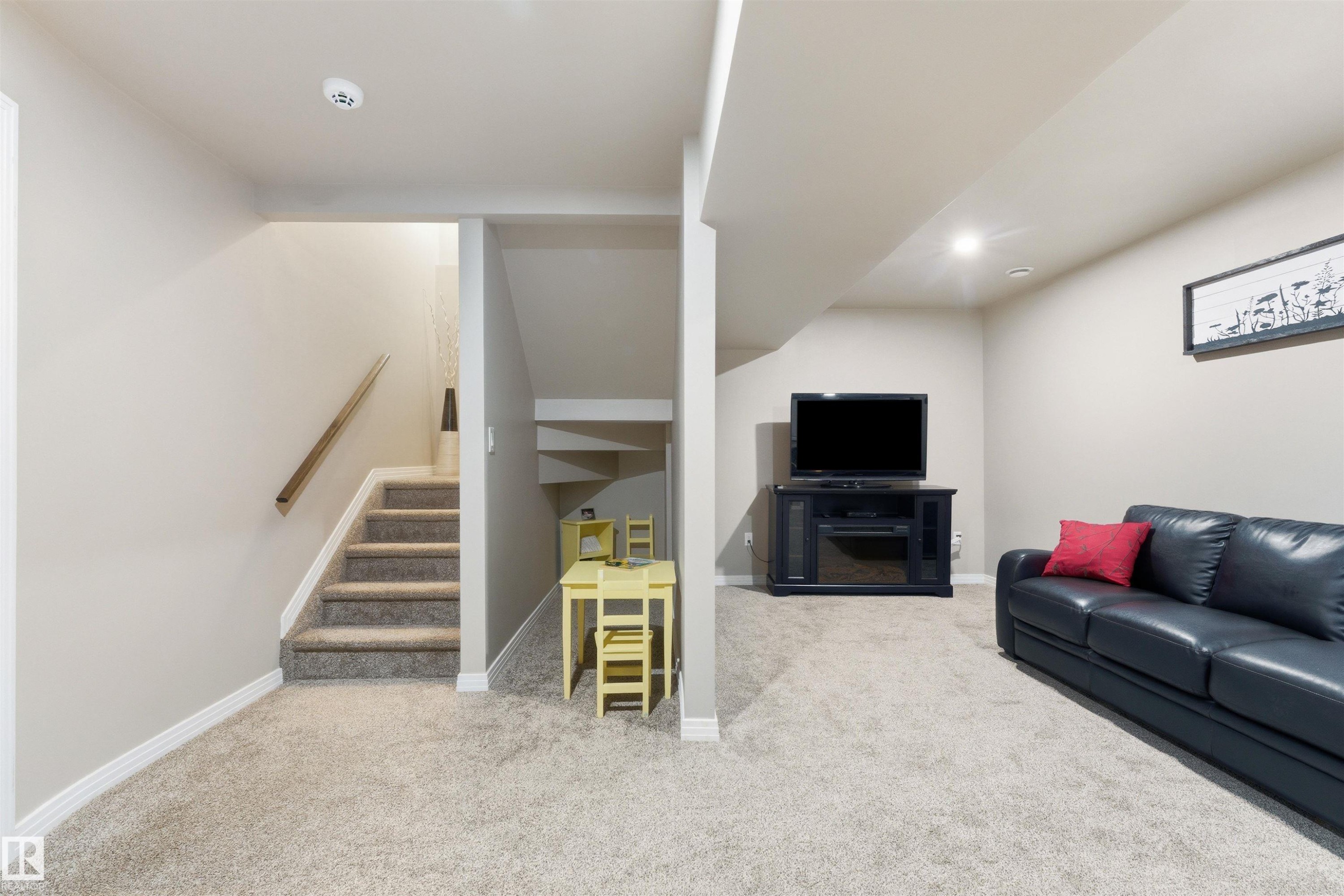 3039 Harvey Cr, Edmonton, AB - Indoor