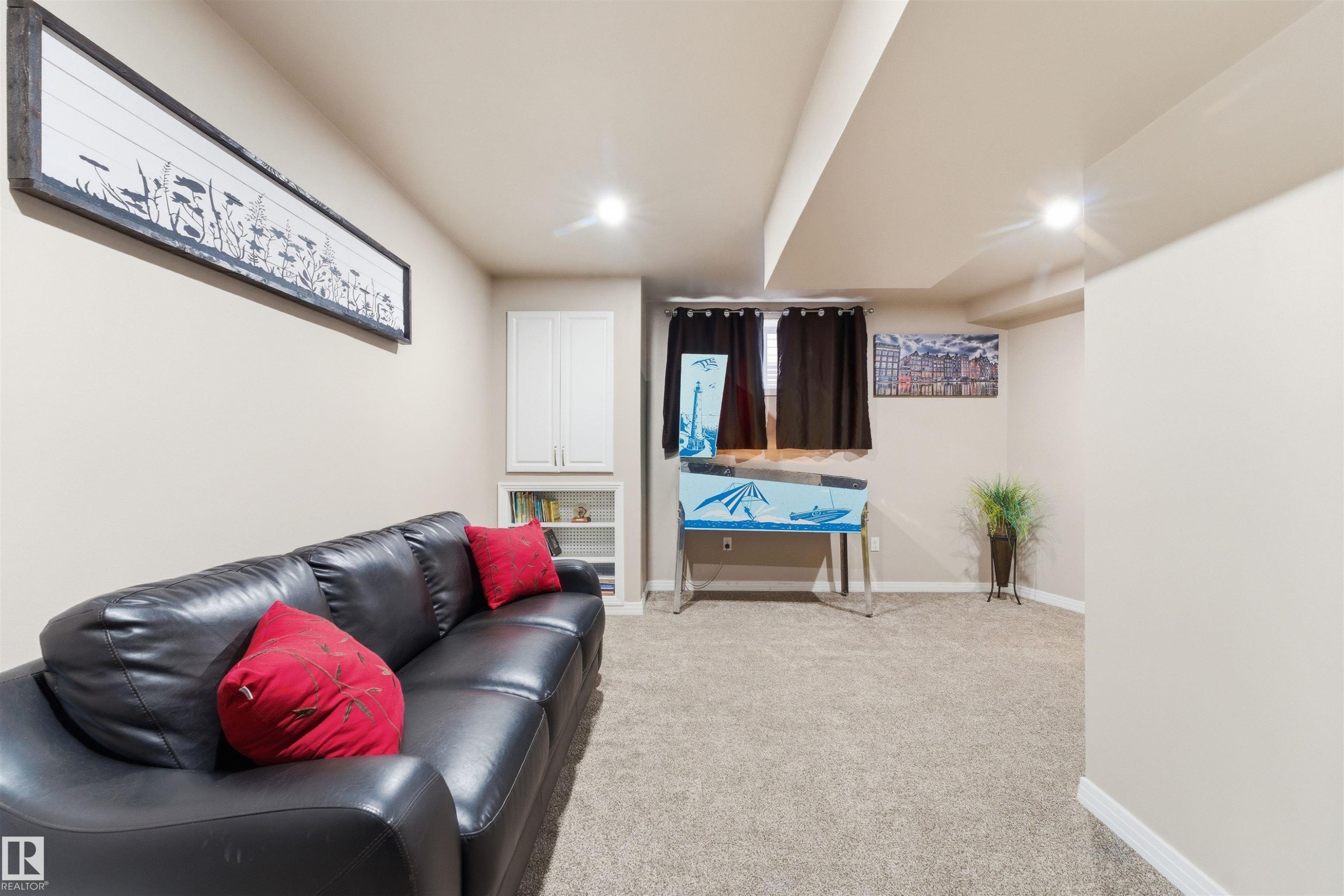 3039 Harvey Cr, Edmonton, AB - Indoor
