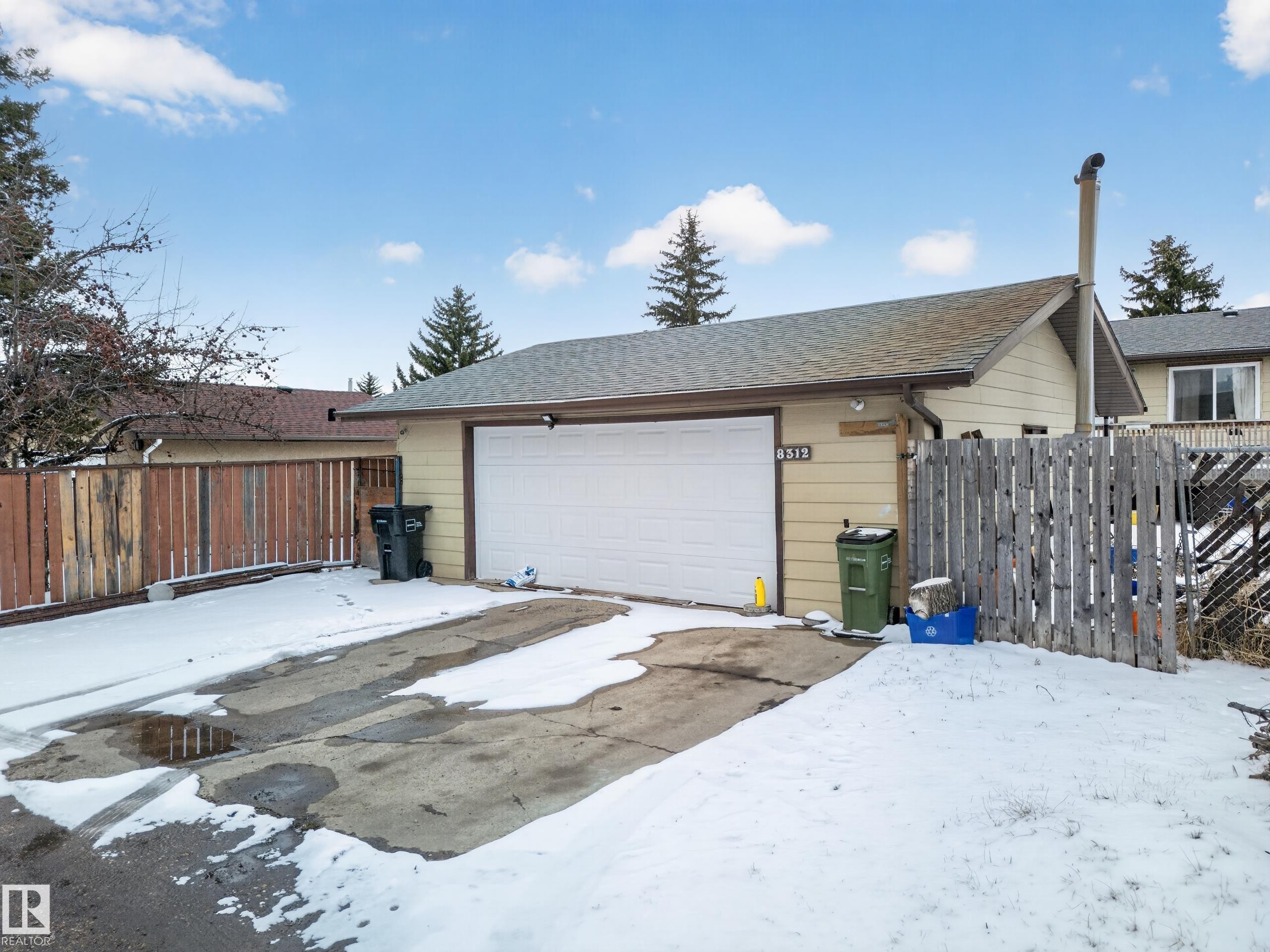 Attached single-car garage with a concrete driveway - 8312 29 Ave Nw, Edmonton, AB - Outdoor With Exterior