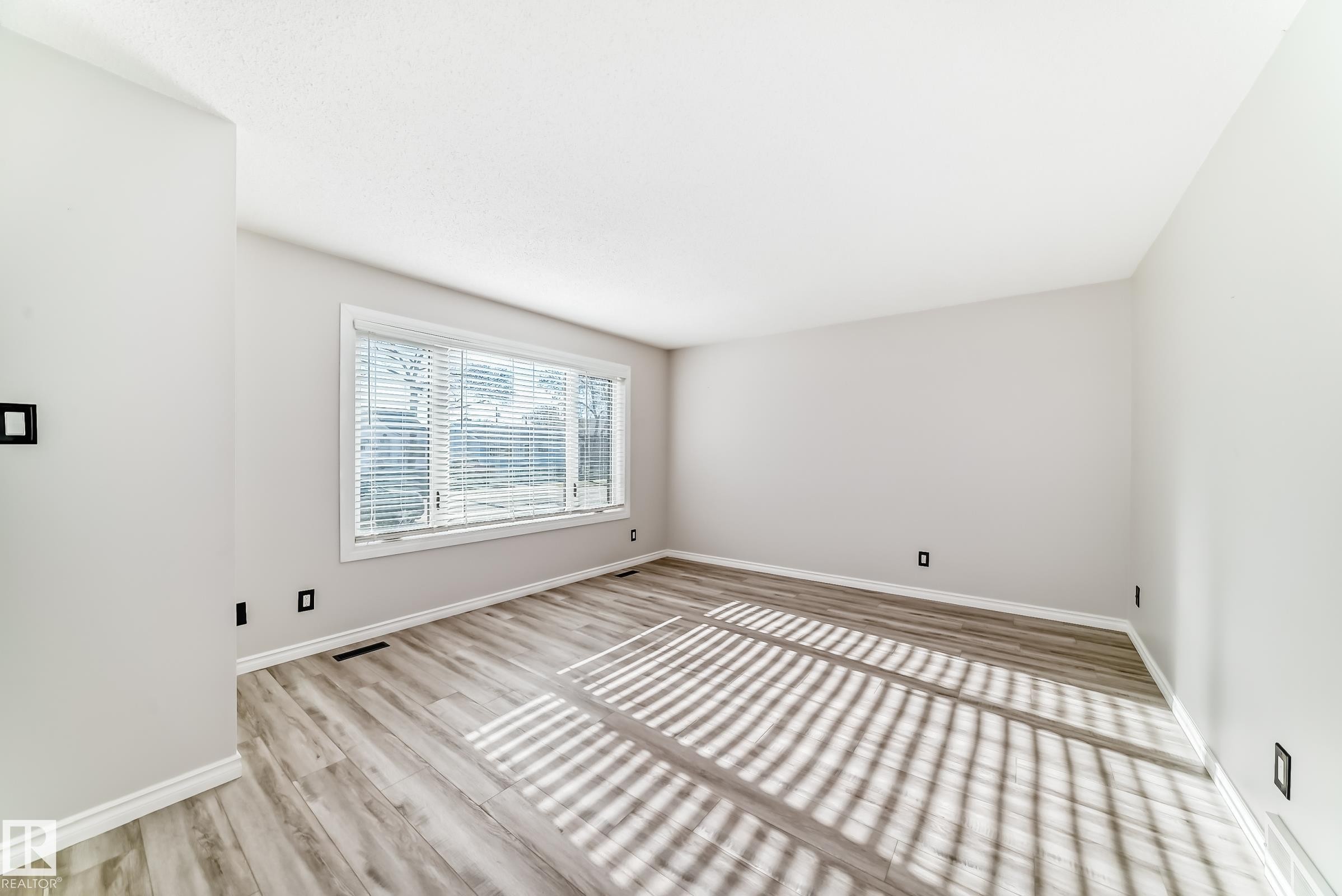 10226 152 Street, Edmonton, AB - Indoor Photo Showing Other Room