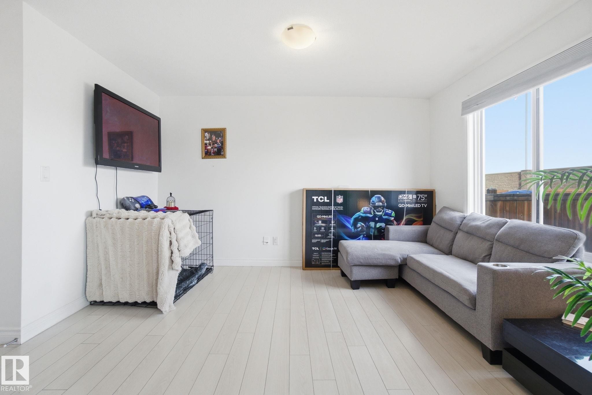 2602 Casey Way, Edmonton, AB - Indoor Photo Showing Living Room
