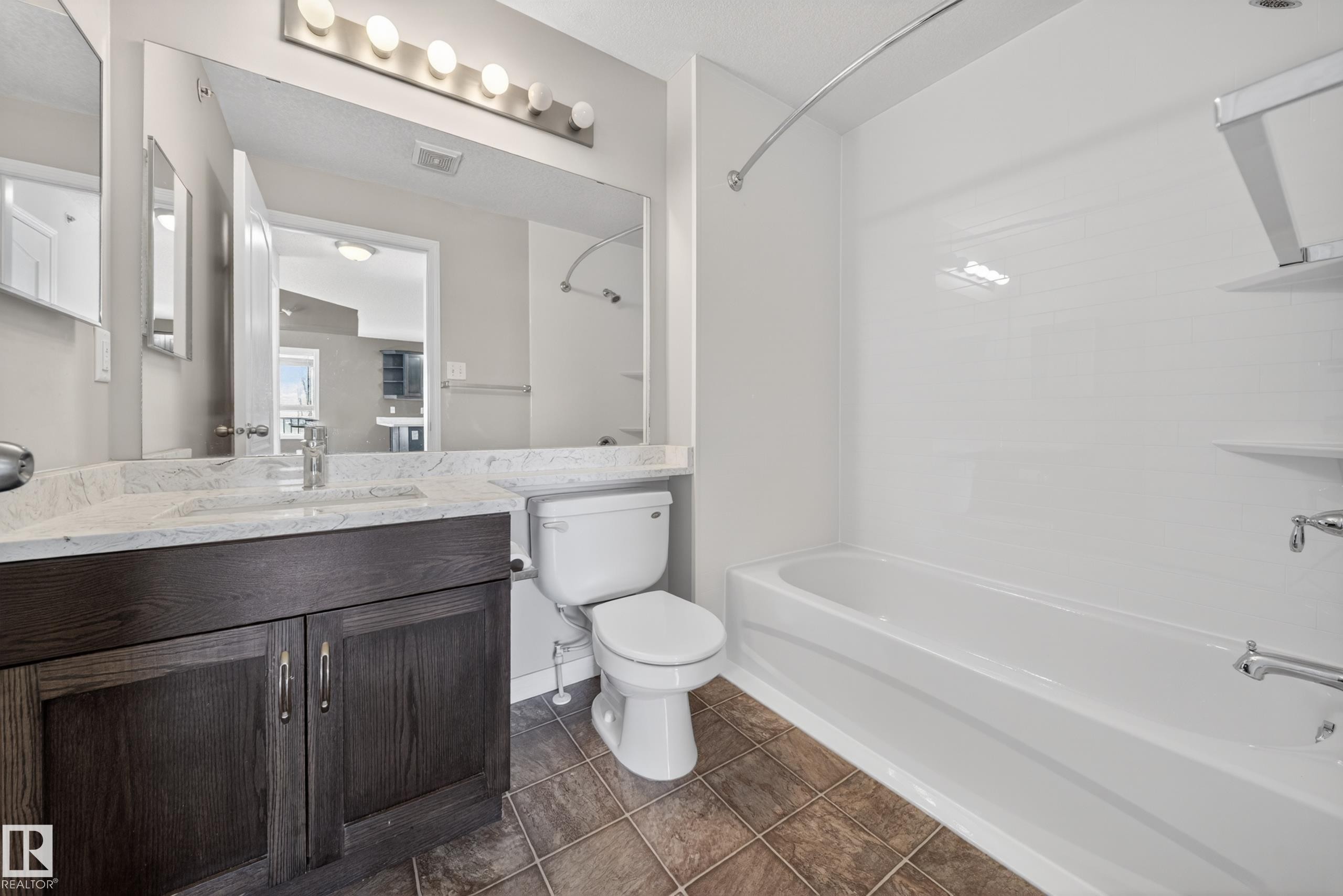 435 1520 Hammond Gate, Edmonton, AB - Indoor Photo Showing Bathroom