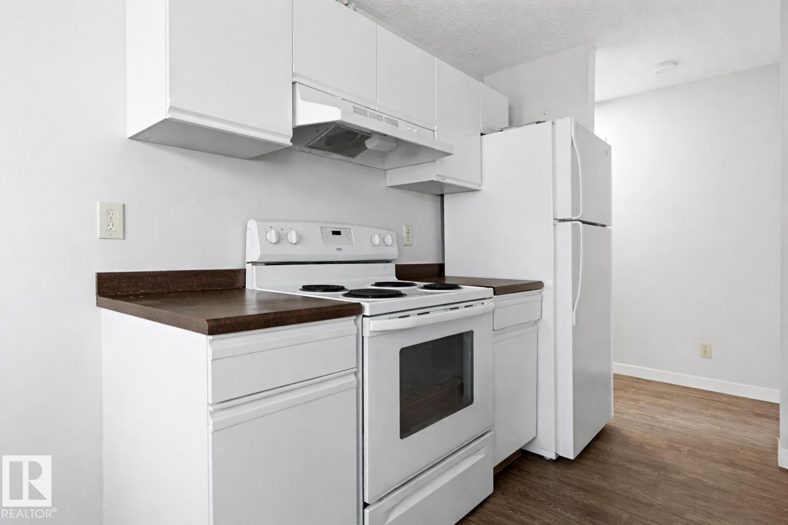 302 6204 180 Street, Edmonton, AB - Indoor Photo Showing Kitchen