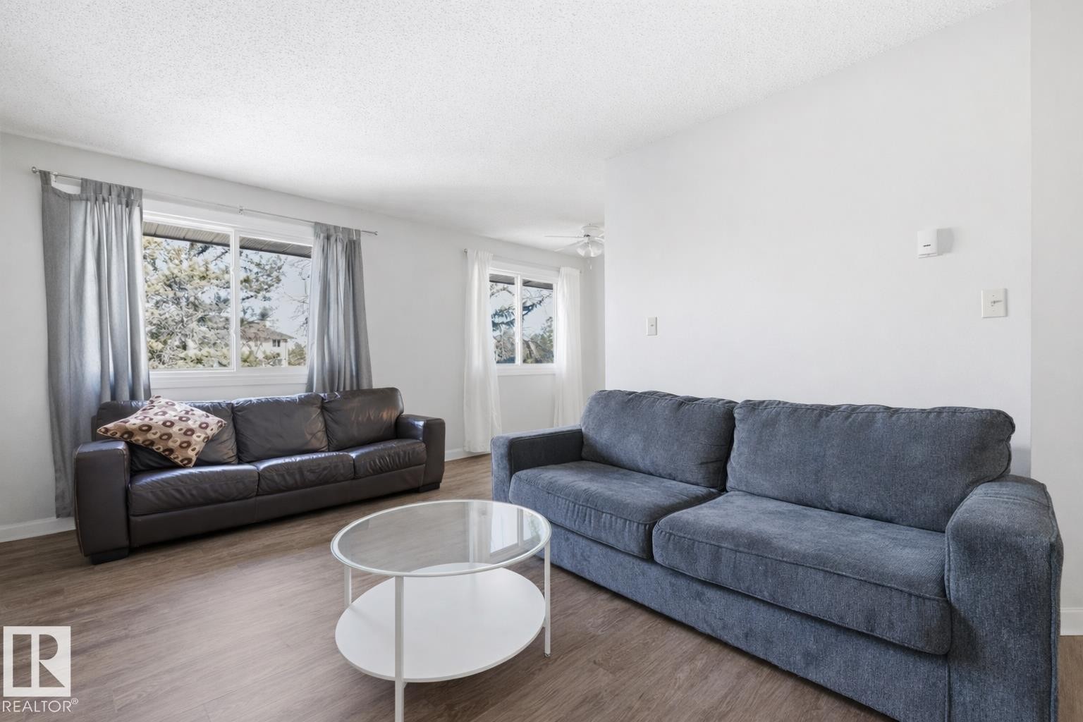 302 6204 180 Street, Edmonton, AB - Indoor Photo Showing Living Room
