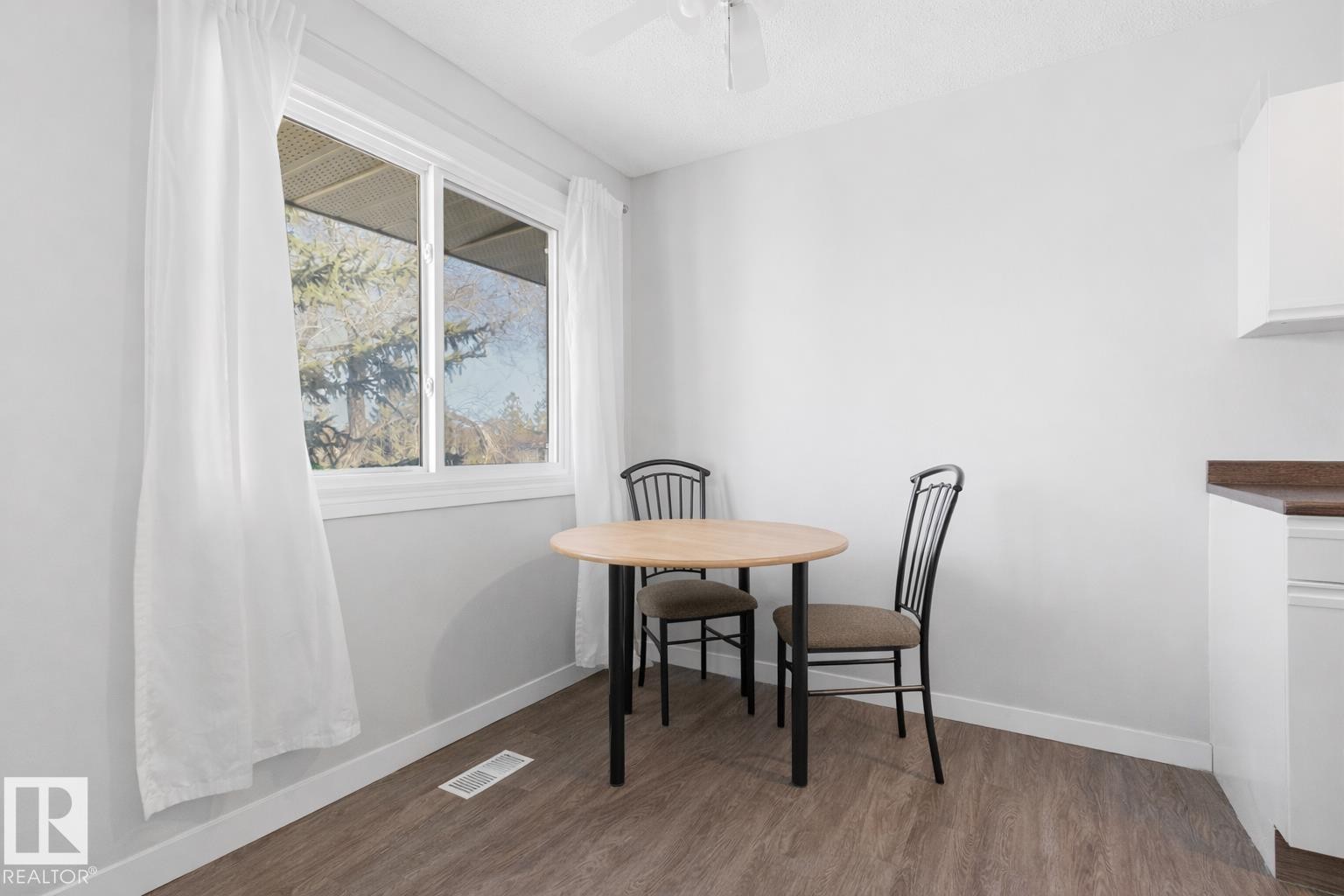302 6204 180 Street, Edmonton, AB - Indoor