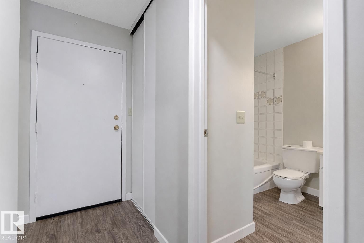 302 6204 180 Street, Edmonton, AB - Indoor Photo Showing Bathroom