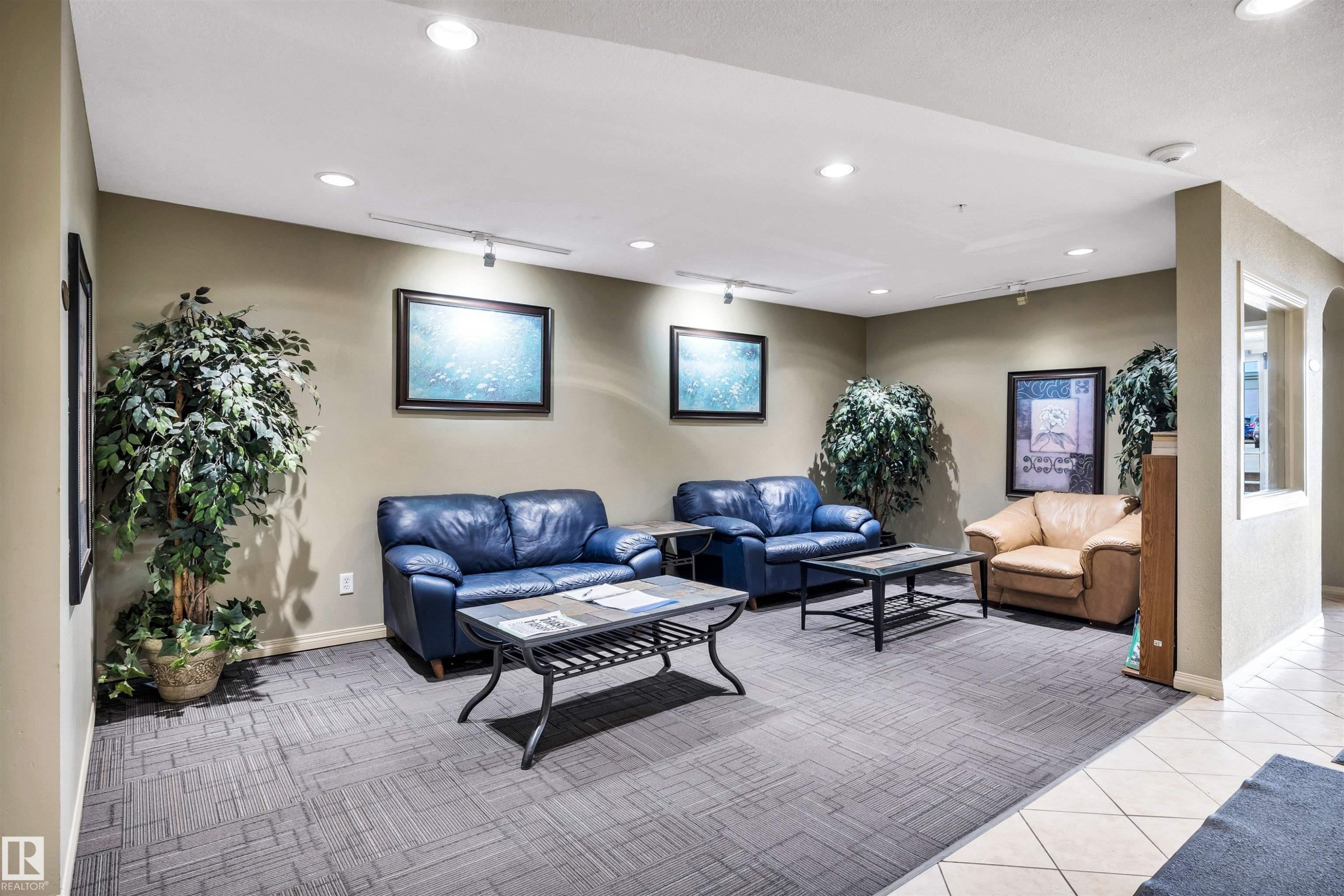 409 2430 Guardian Road, Edmonton, AB - Indoor