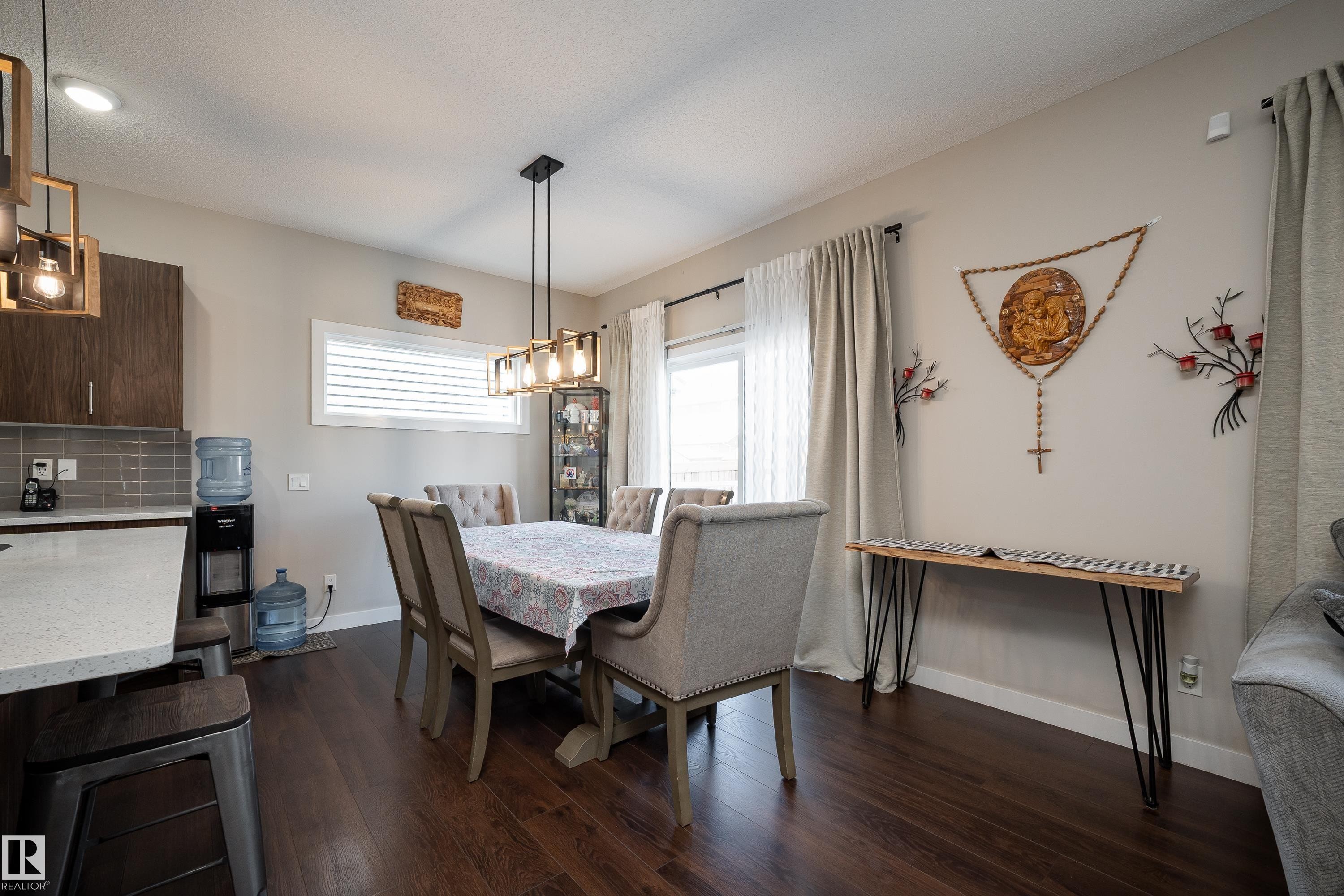3222 Chernowski Way, Edmonton, AB - Indoor Photo Showing Dining Room