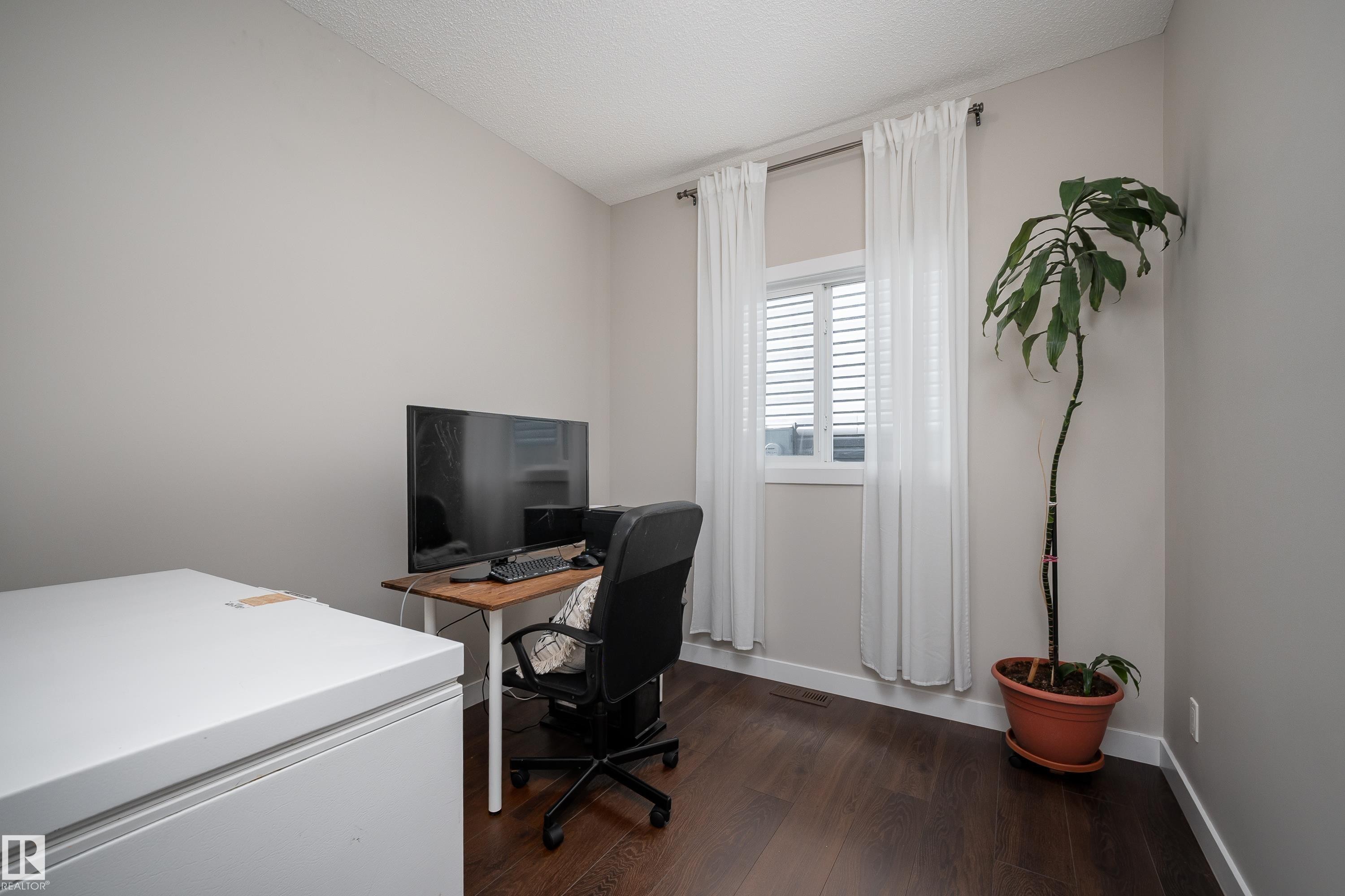 3222 Chernowski Way, Edmonton, AB - Indoor Photo Showing Office