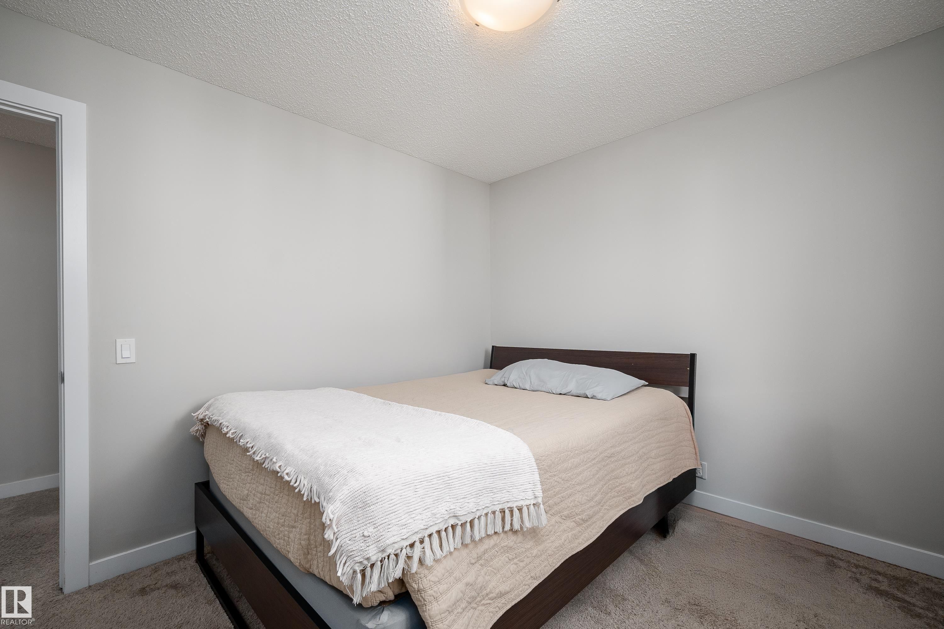 3222 Chernowski Way, Edmonton, AB - Indoor Photo Showing Bedroom